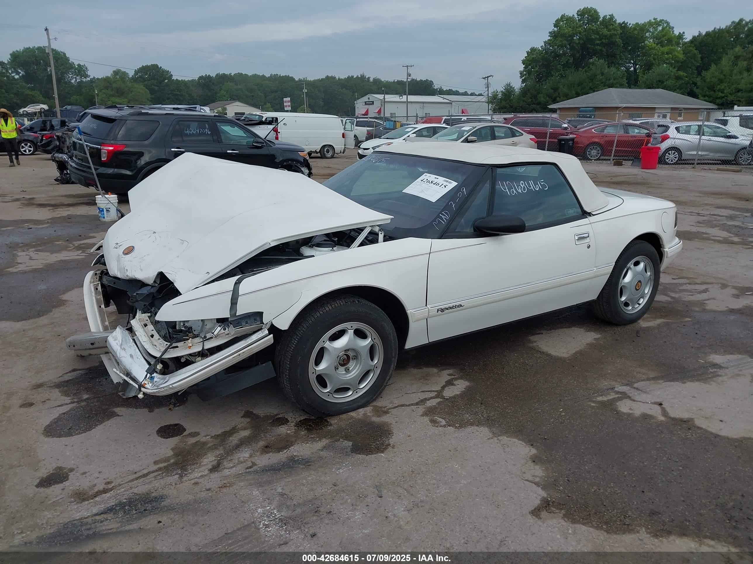 1990 Buick Reatta   White vin: 1G4EC33C6LB905058