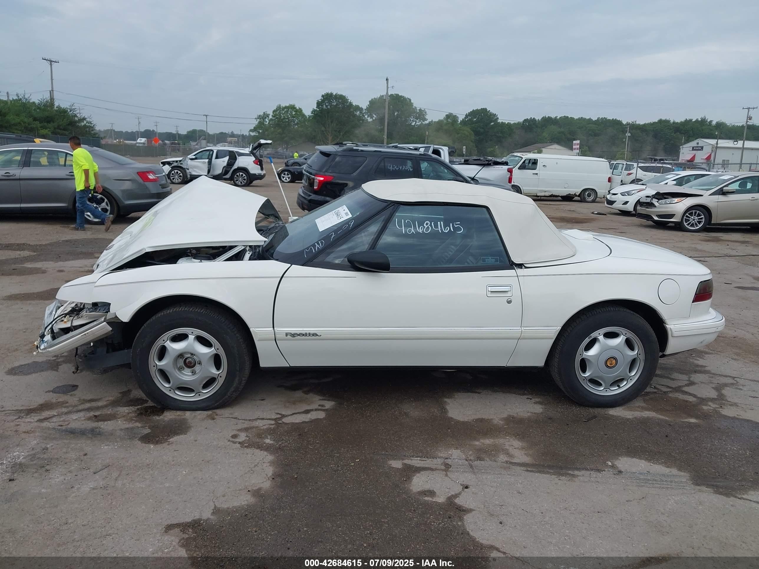 1990 Buick Reatta   White vin: 1G4EC33C6LB905058