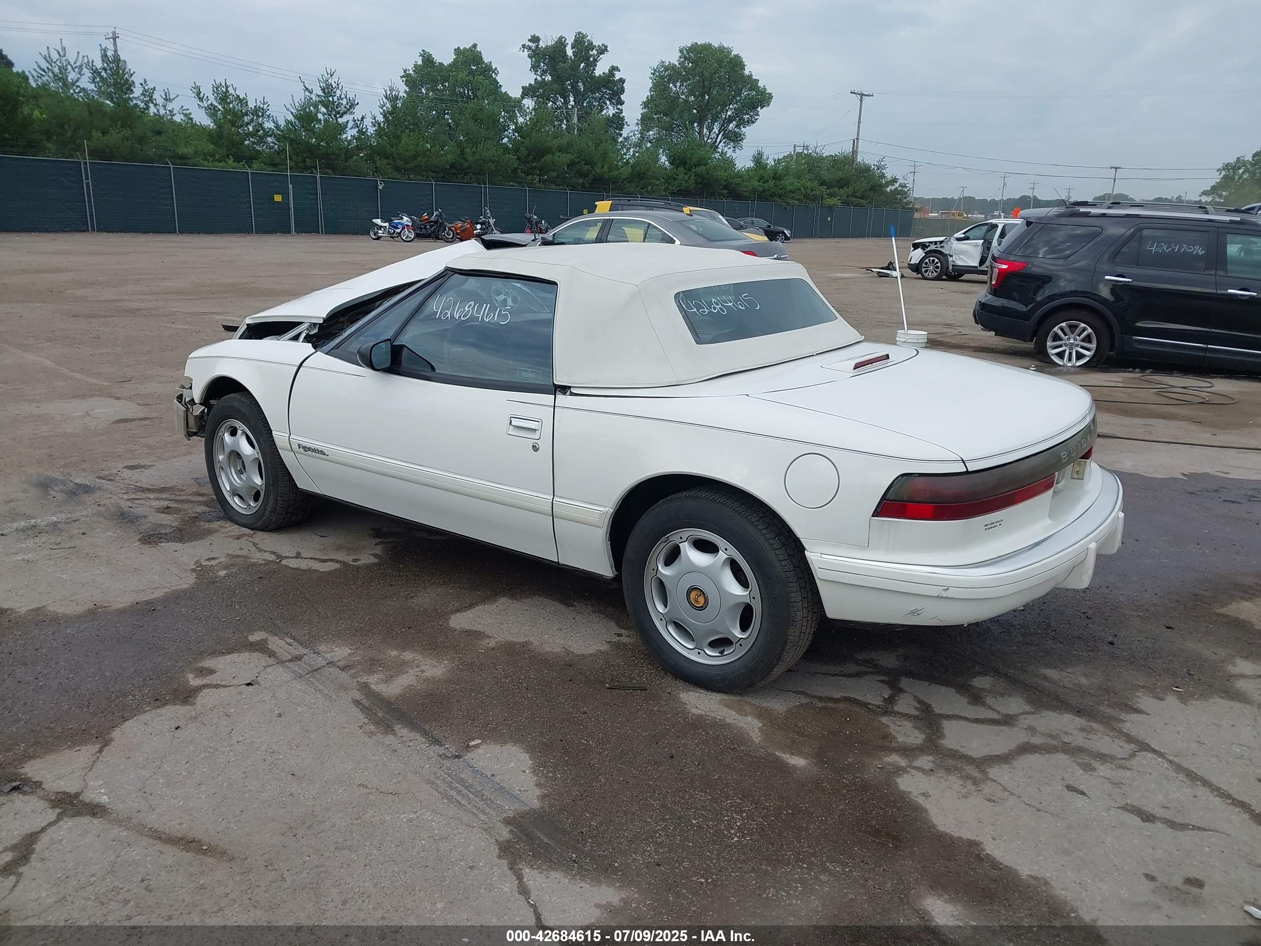 1990 Buick Reatta   White vin: 1G4EC33C6LB905058