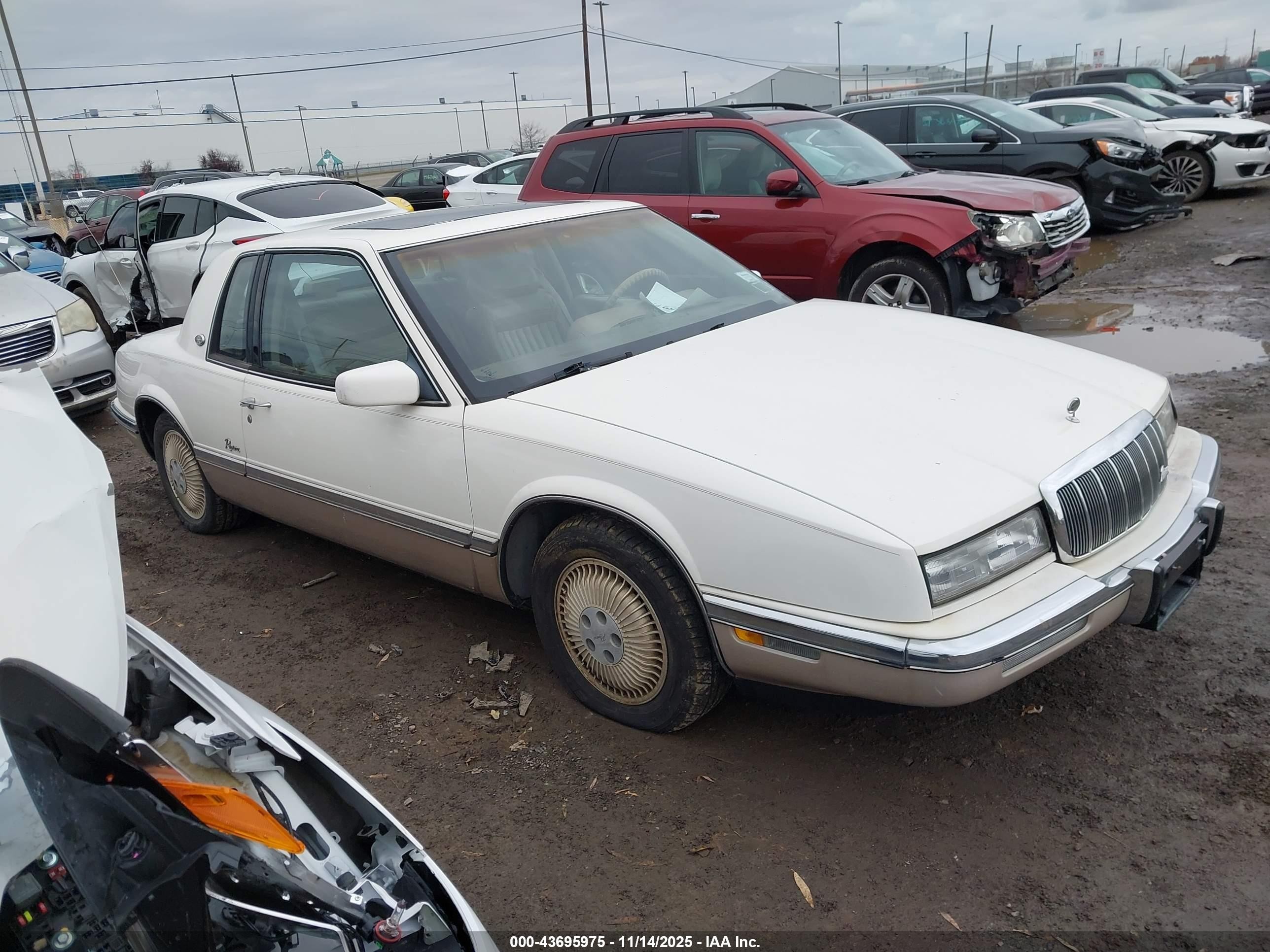 1991 Buick Riviera   White vin: 1G4EZ13L3MU412043