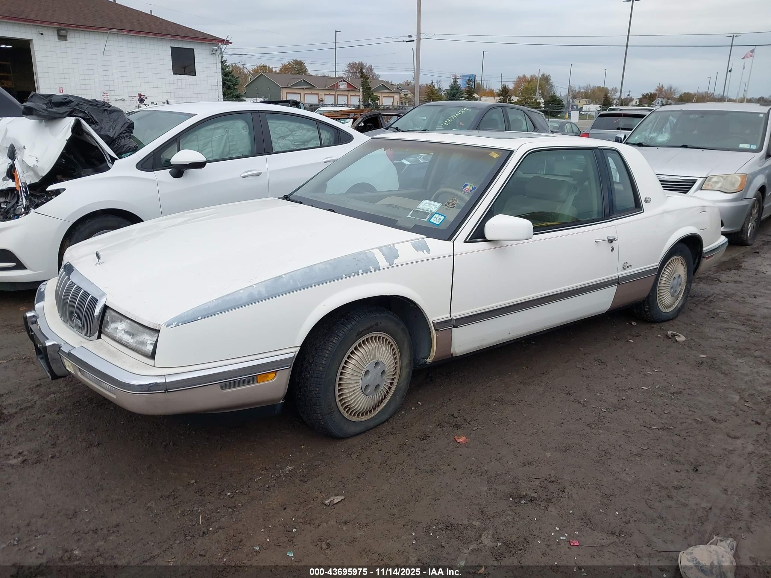 1991 Buick Riviera   Белый vin: 1G4EZ13L3MU412043