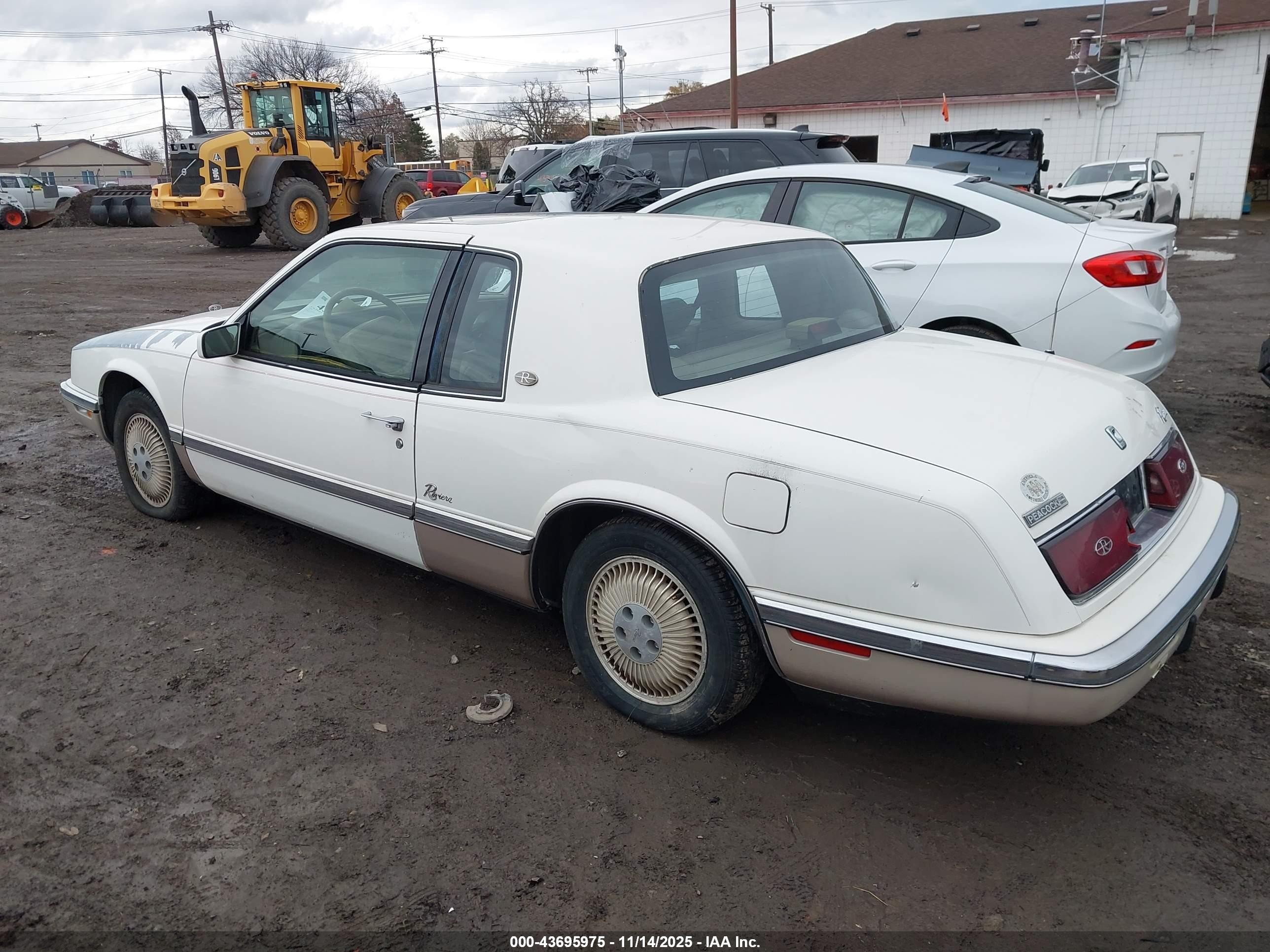 1991 Buick Riviera   Белый vin: 1G4EZ13L3MU412043