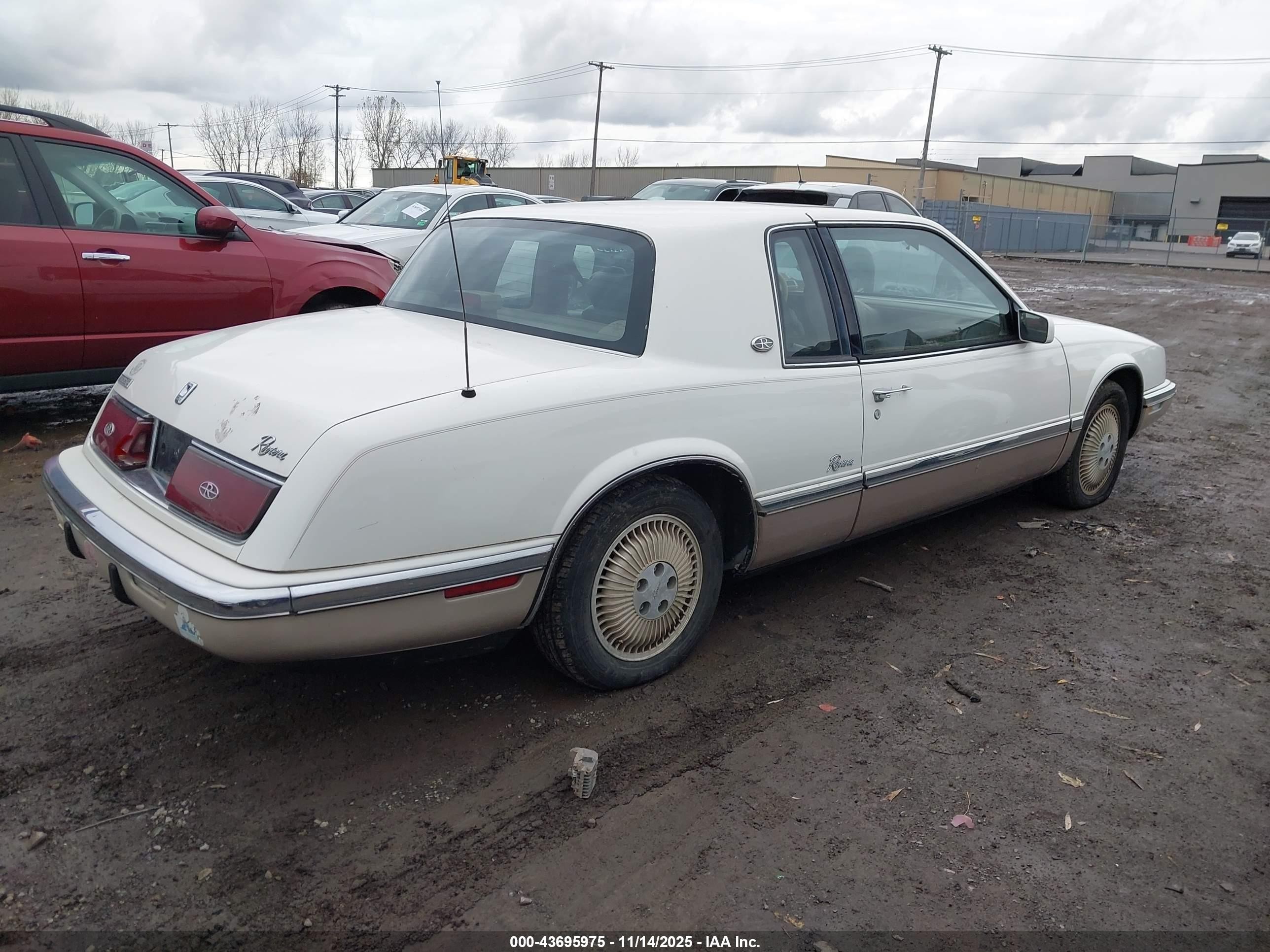 1991 Buick Riviera   Белый vin: 1G4EZ13L3MU412043