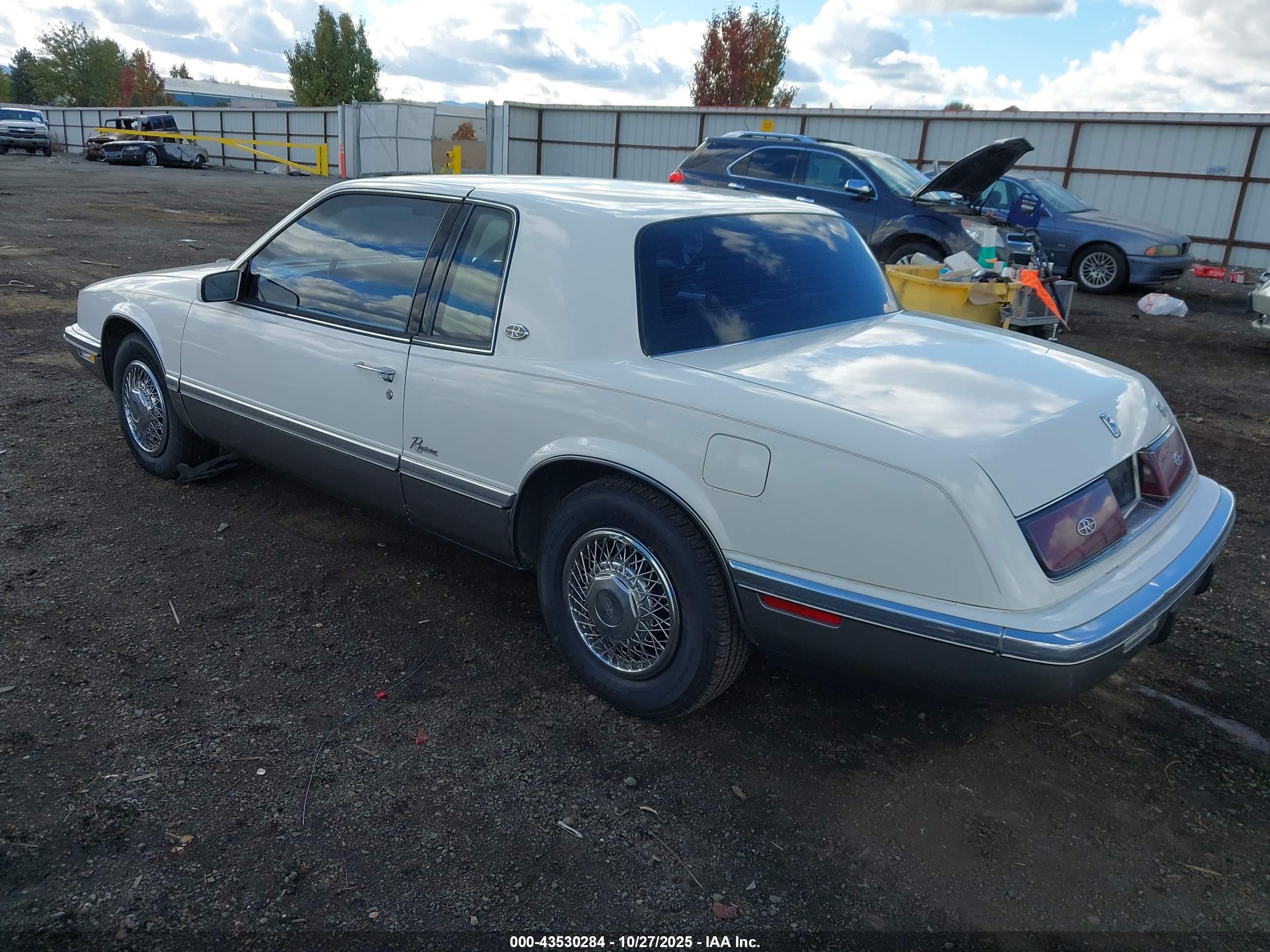 1991 Buick Riviera   White vin: 1G4EZ13L4MU409300
