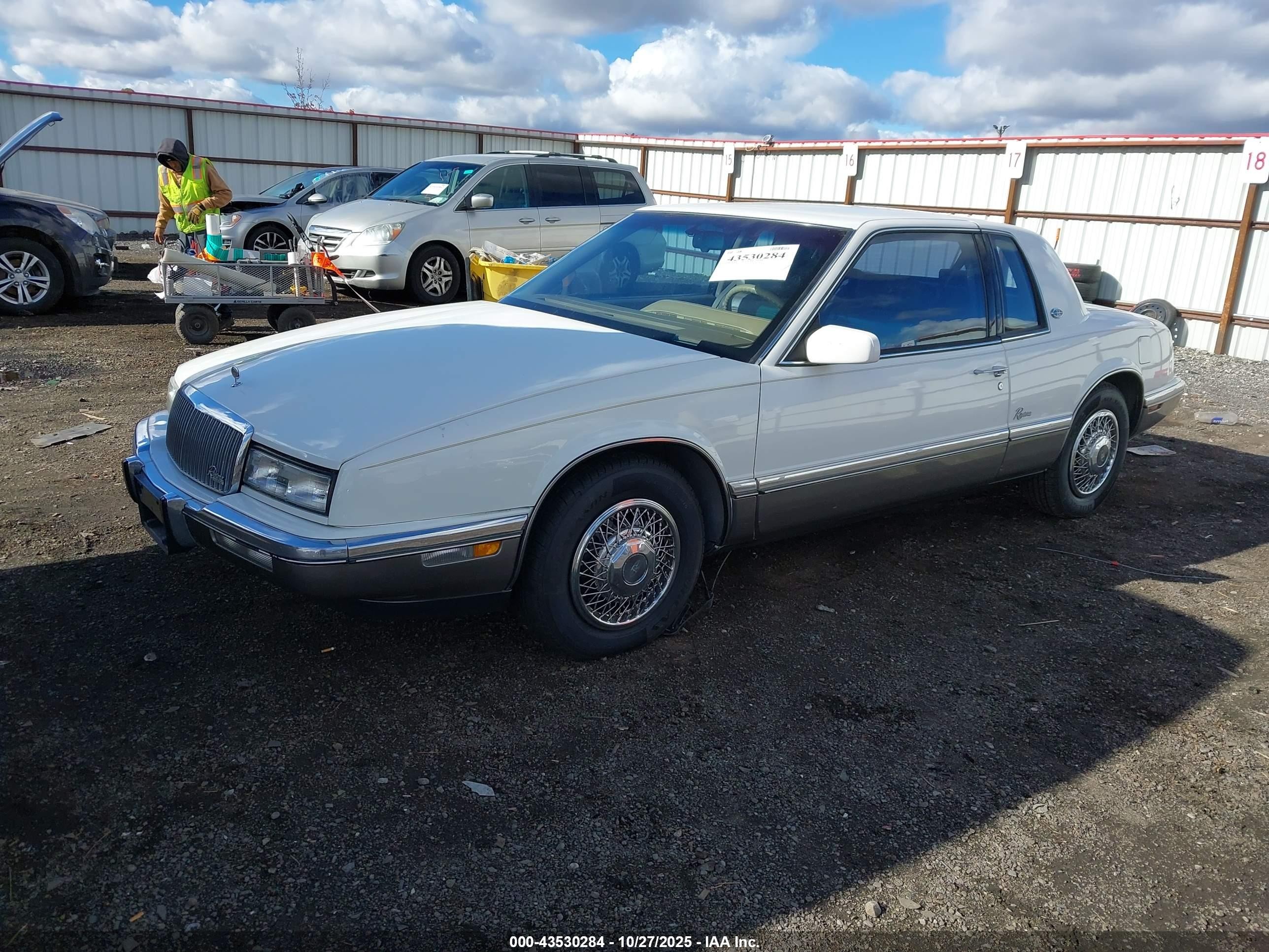 1991 Buick Riviera   White vin: 1G4EZ13L4MU409300