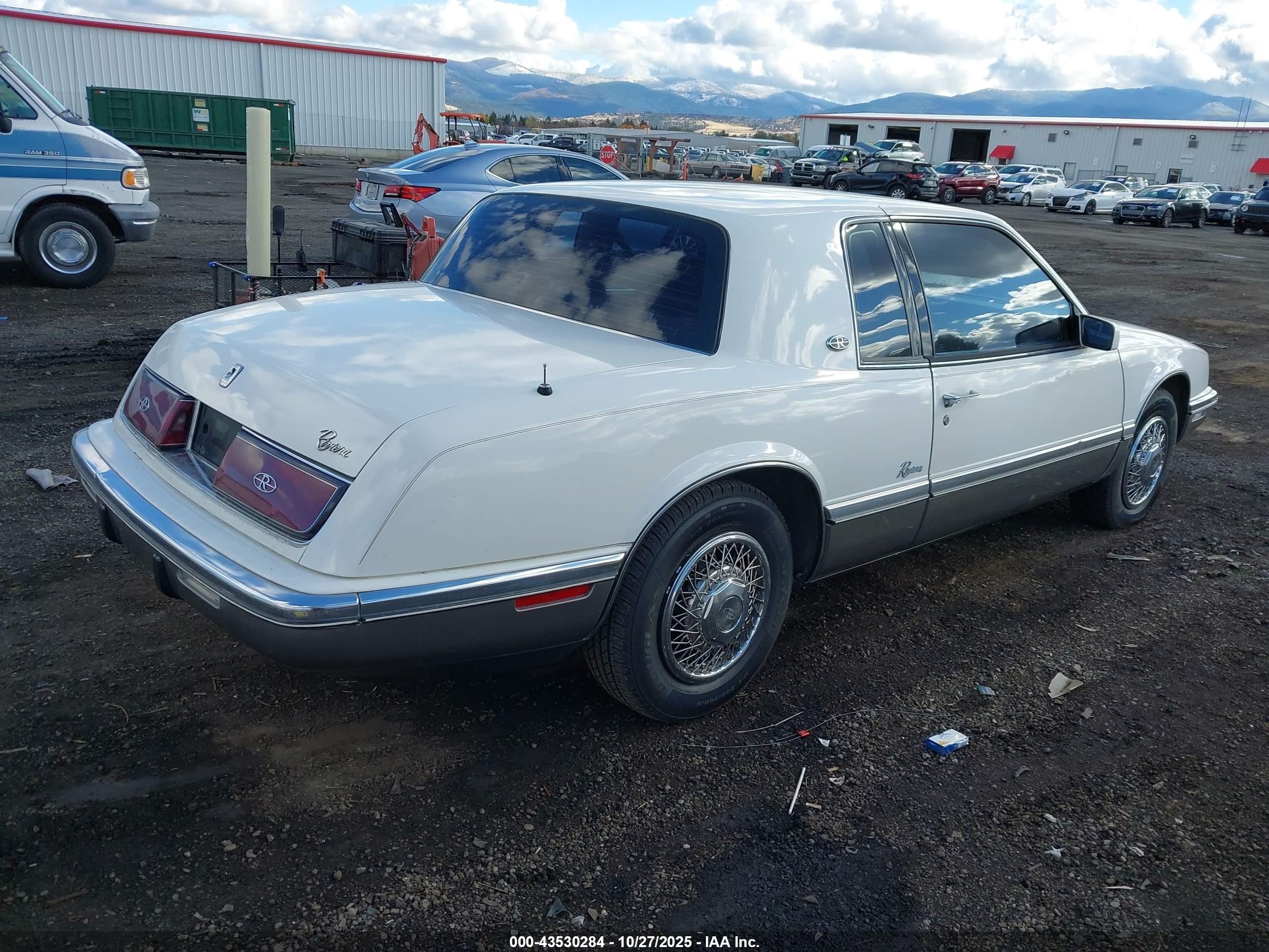 1991 Buick Riviera   White vin: 1G4EZ13L4MU409300