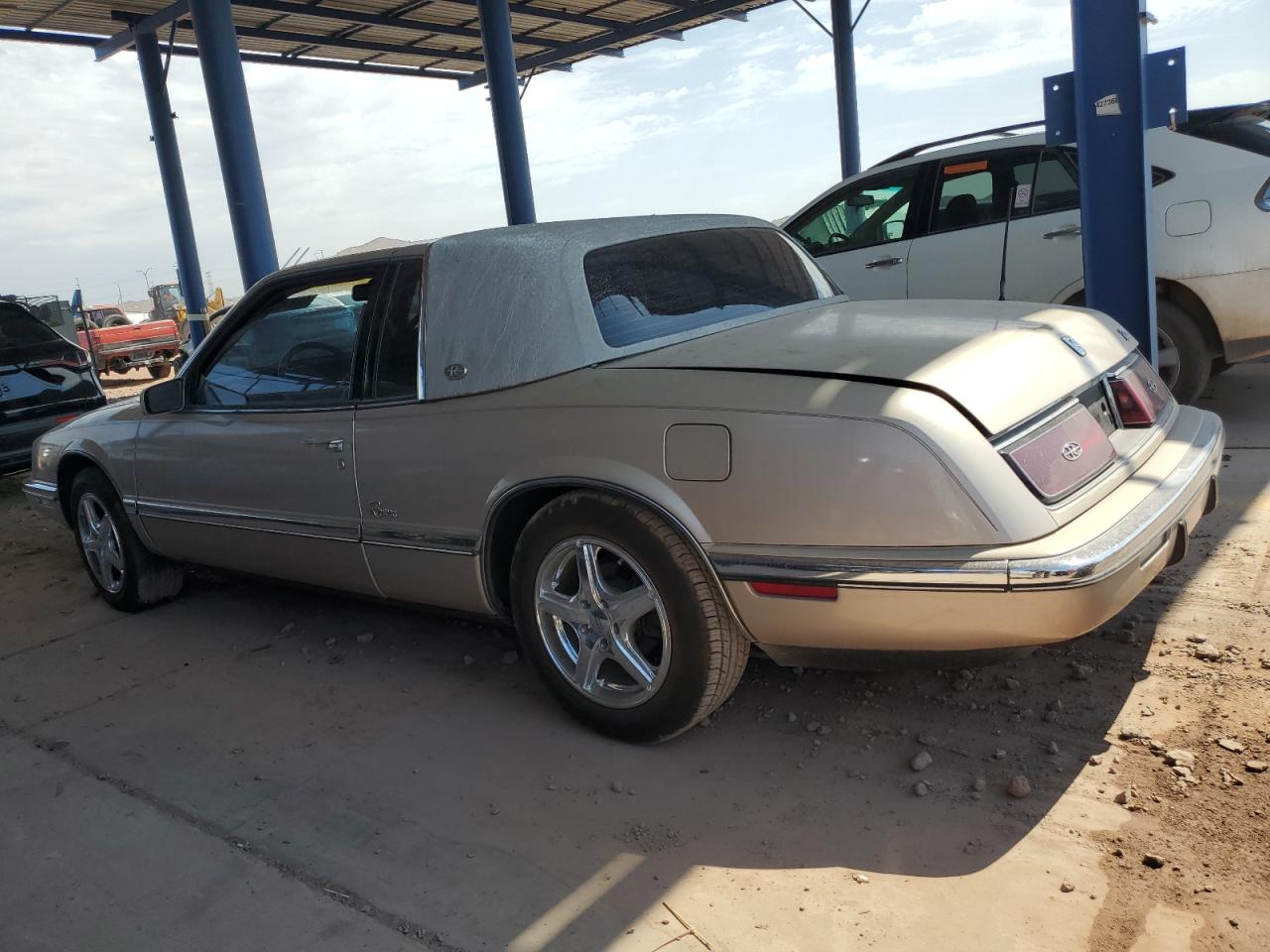 1991 Buick Riviera Beige vin: 1G4EZ13LXMU400763