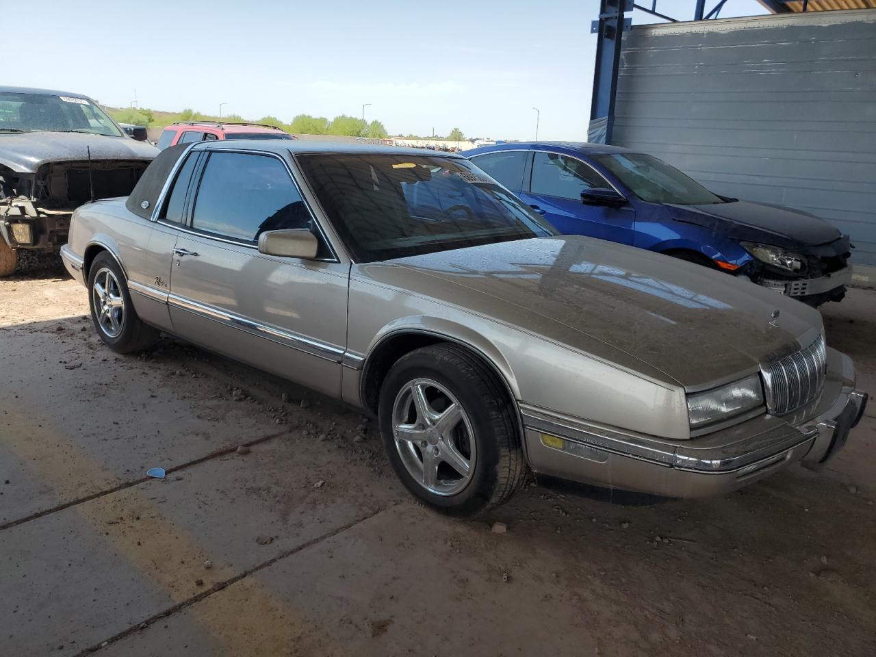 1991 Buick Riviera Beige vin: 1G4EZ13LXMU400763