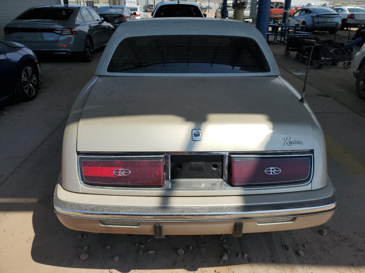 1991 Buick Riviera Beige vin: 1G4EZ13LXMU400763
