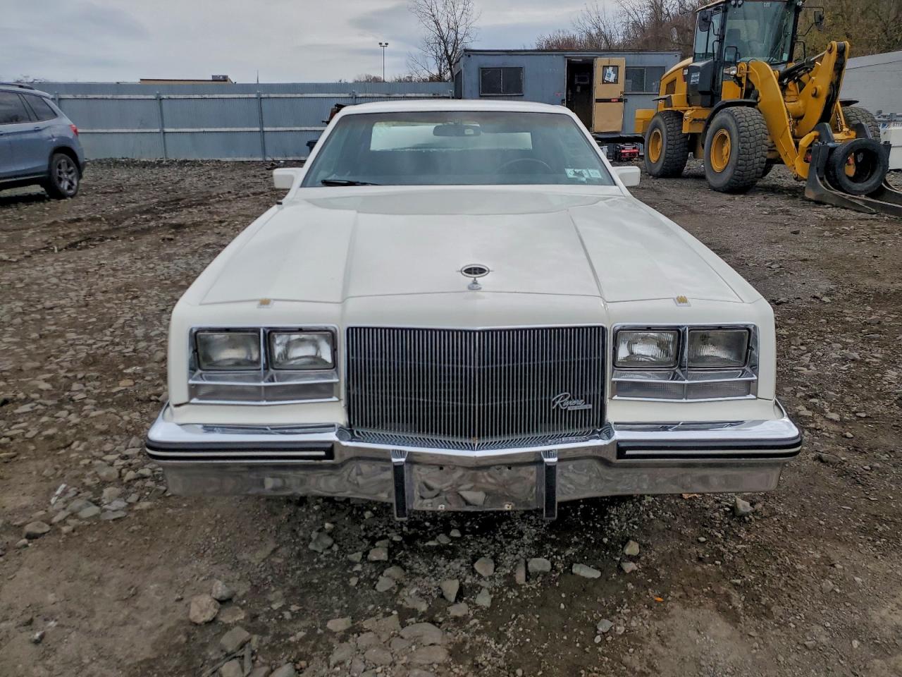 1985 Buick Riviera White vin: 1G4EZ57Y3FE410397