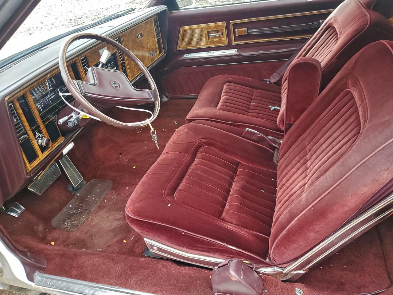 1985 Buick Riviera White vin: 1G4EZ57Y3FE410397