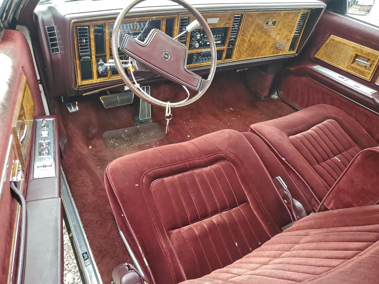 1985 Buick Riviera White vin: 1G4EZ57Y3FE410397