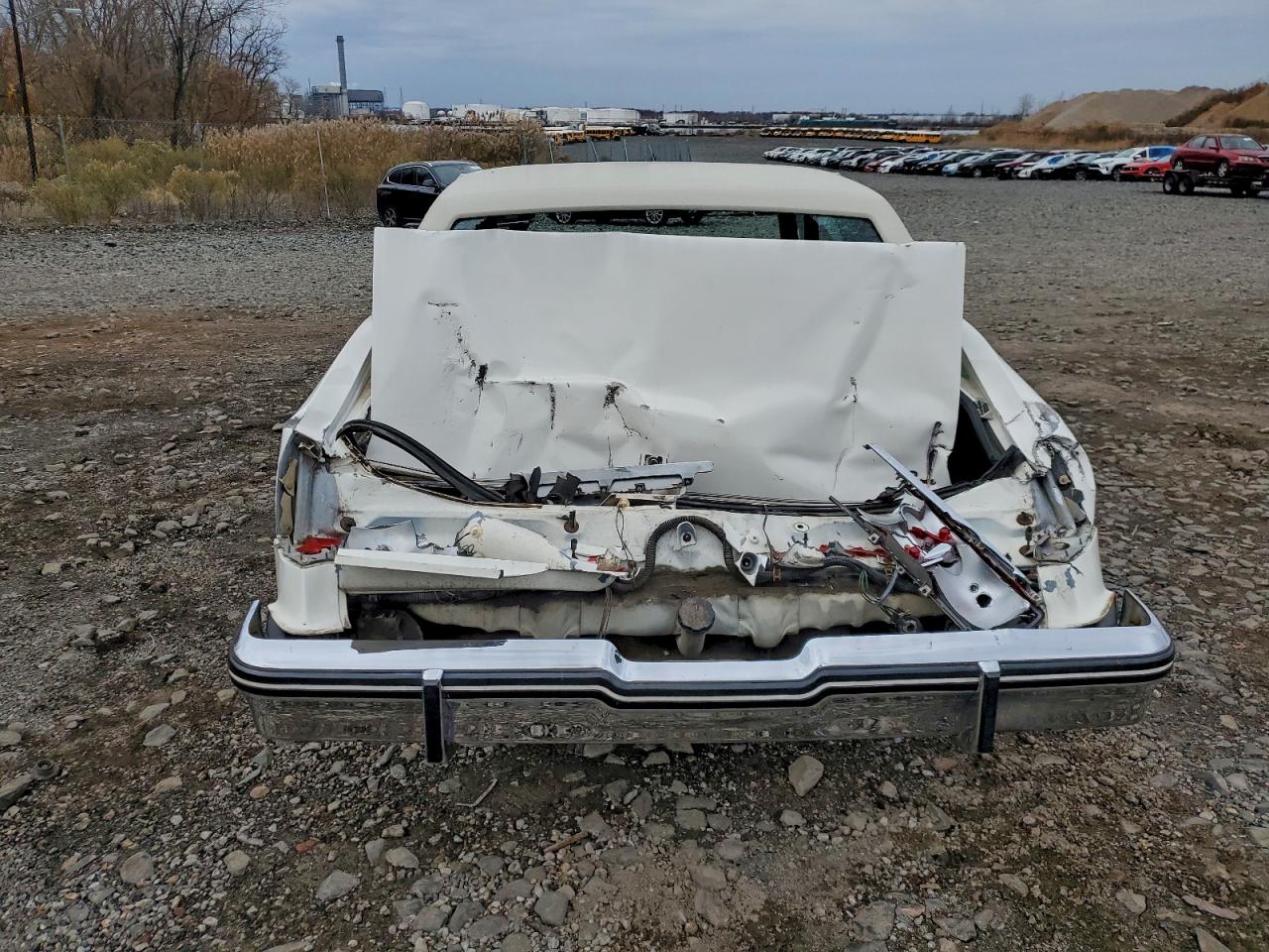 1985 Buick Riviera White vin: 1G4EZ57Y3FE410397
