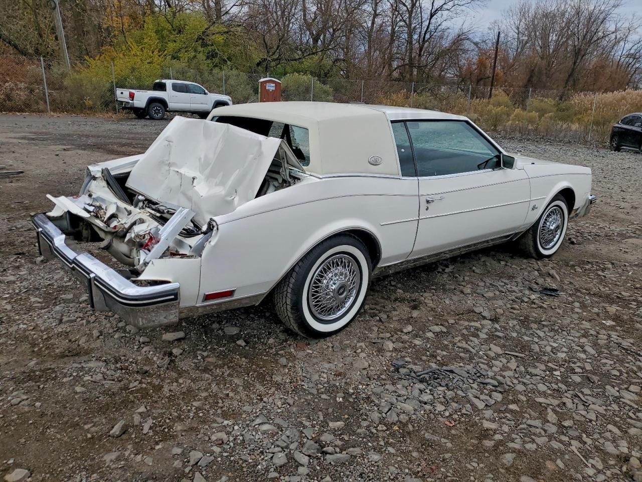 1985 Buick Riviera White vin: 1G4EZ57Y3FE410397