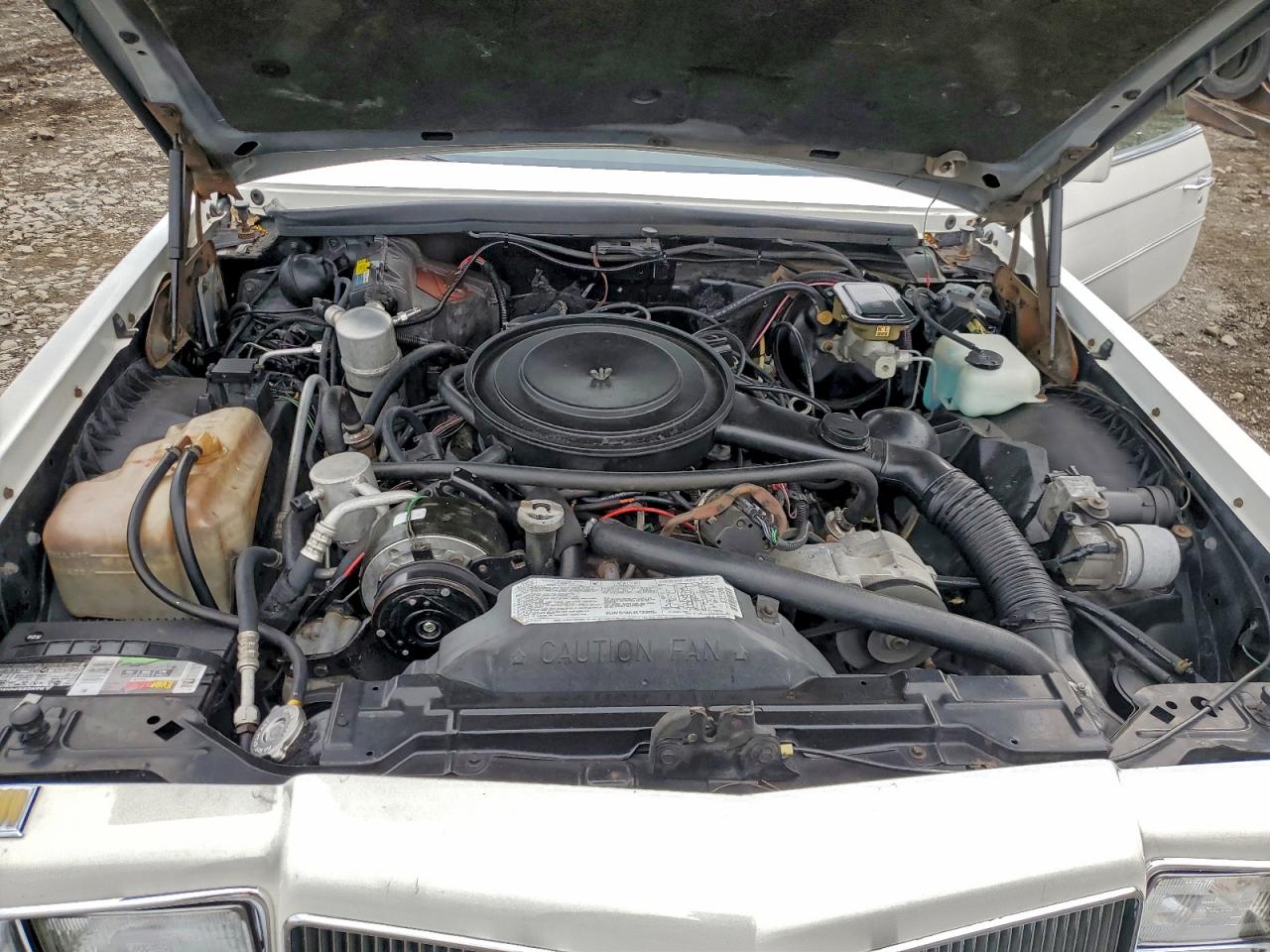 1985 Buick Riviera White vin: 1G4EZ57Y3FE410397