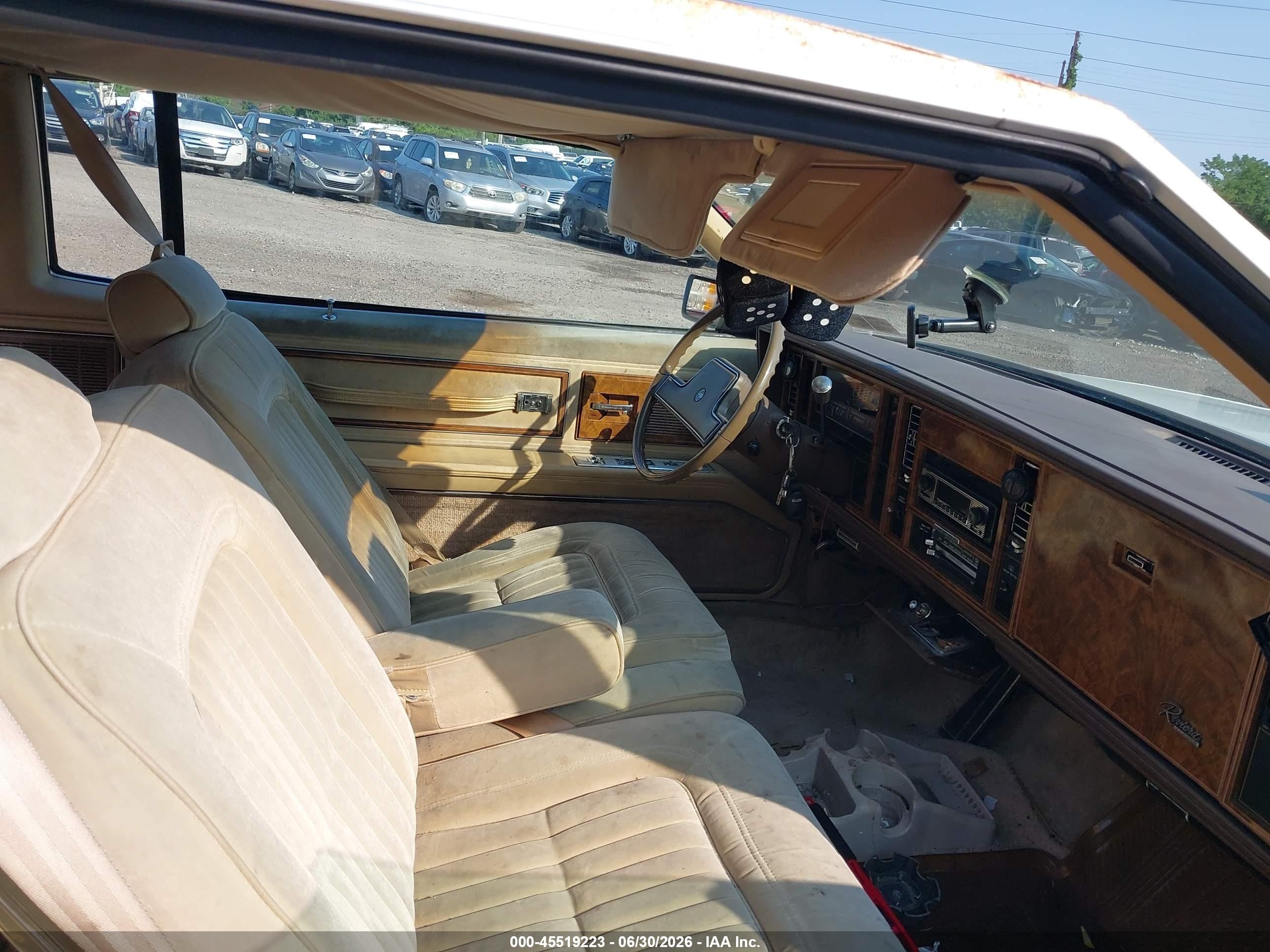 1985 Buick Riviera   Cream vin: 1G4EZ57Y4FE463271