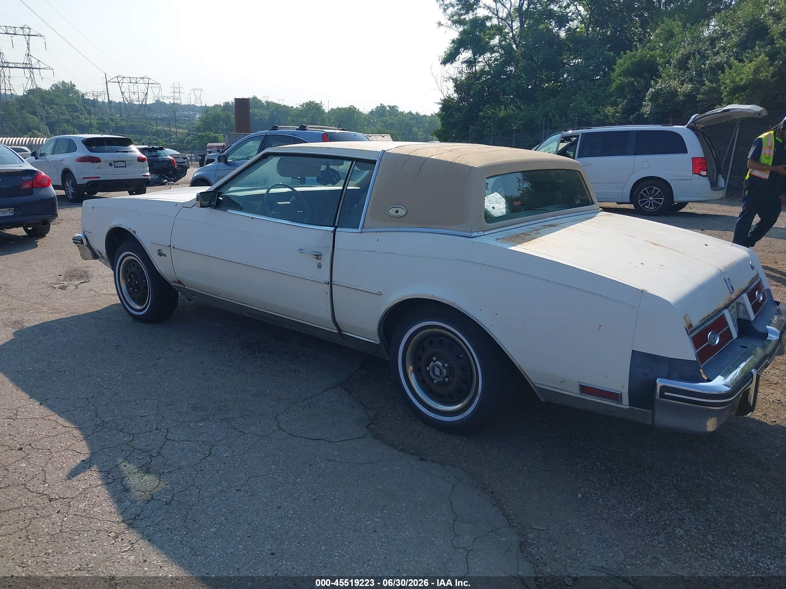 1985 Buick Riviera   Cream vin: 1G4EZ57Y4FE463271