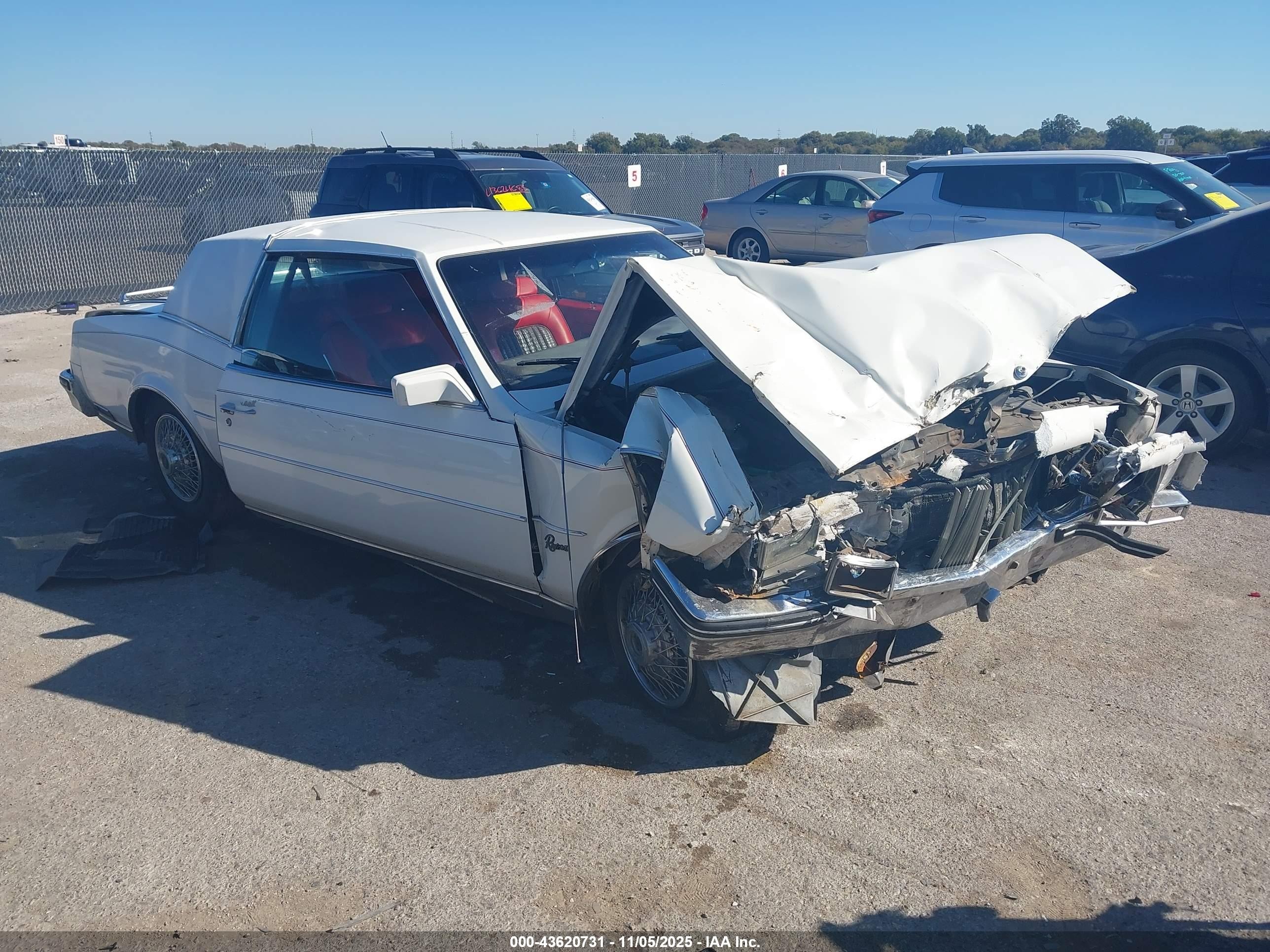 1985 Buick Riviera   White vin: 1G4EZ57Y8FE431424