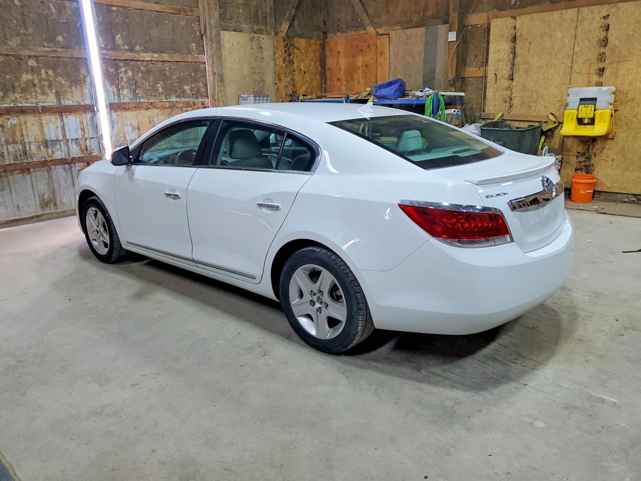 2010 Buick Lacrosse Cx White vin: 1G4GA5EC6AF317898