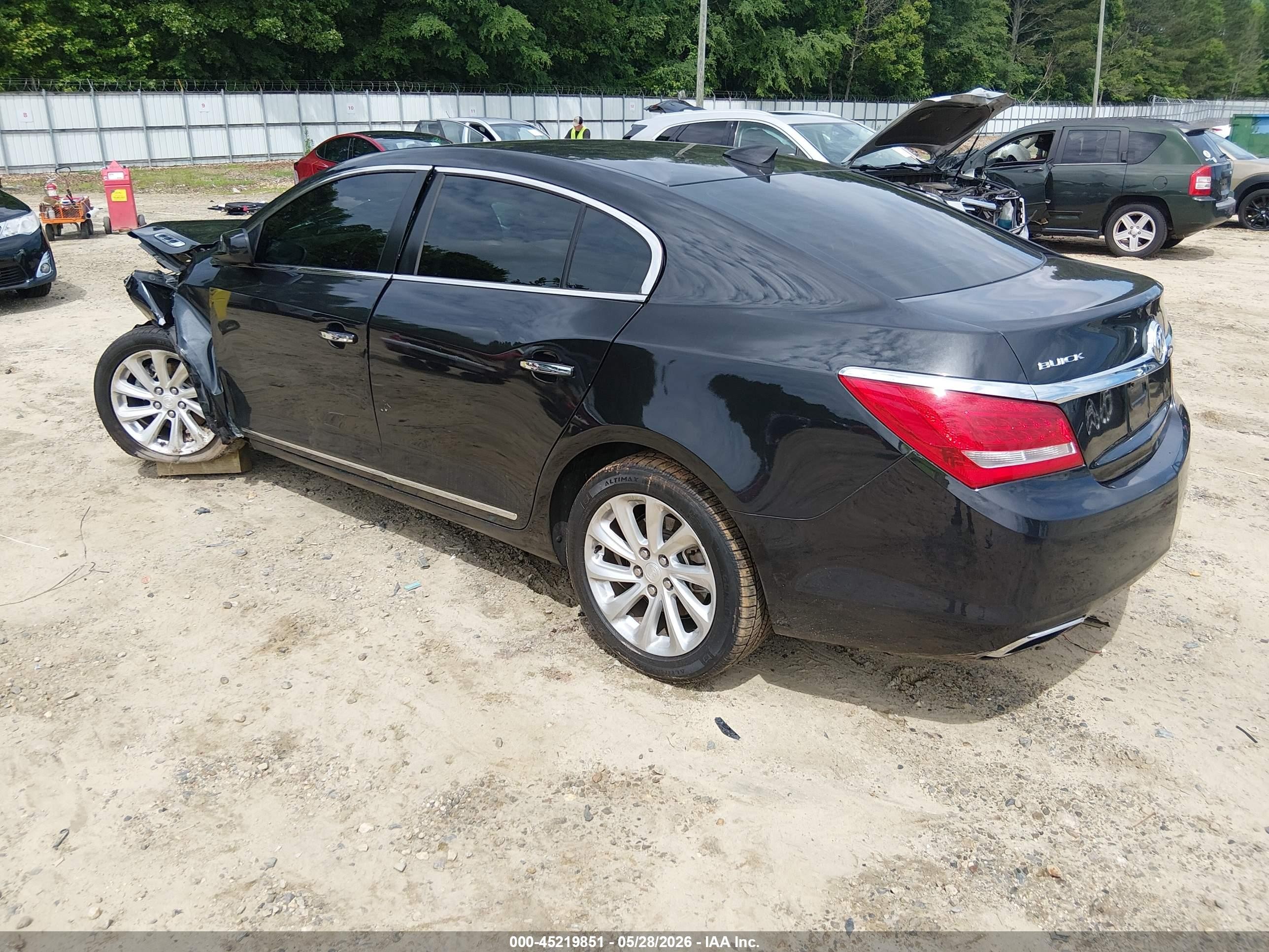2015 Buick Lacrosse   Черный vin: 1G4GA5G38FF214597