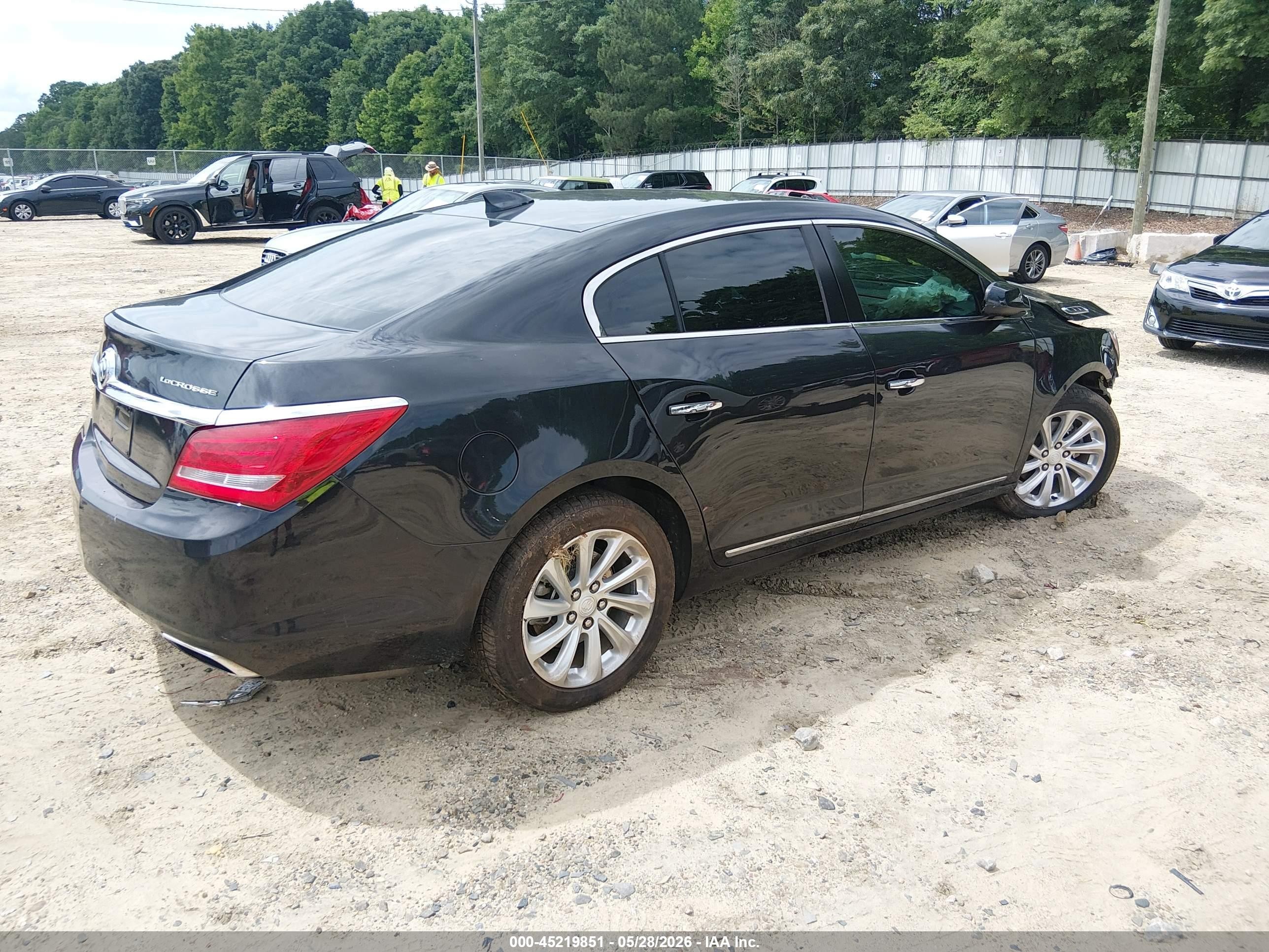 2015 Buick Lacrosse   Черный vin: 1G4GA5G38FF214597