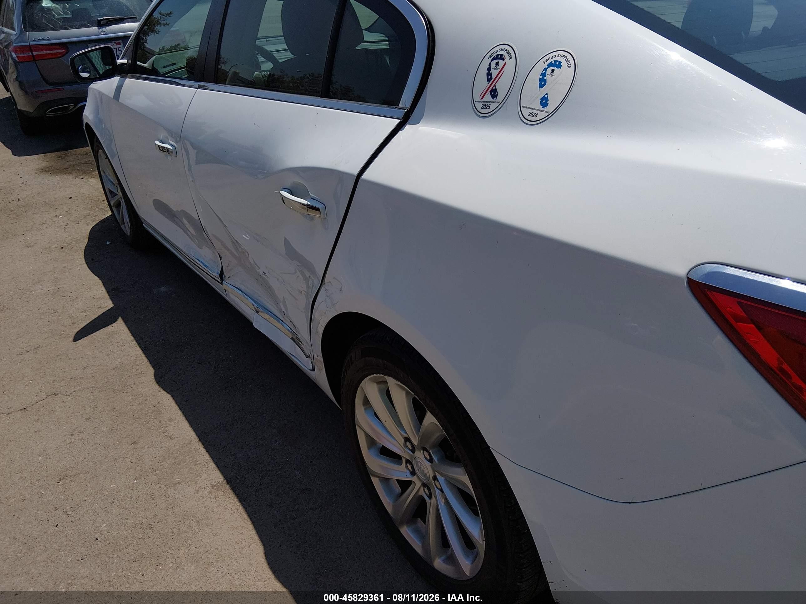 2015 Buick Lacrosse   White vin: 1G4GA5G3XFF152913