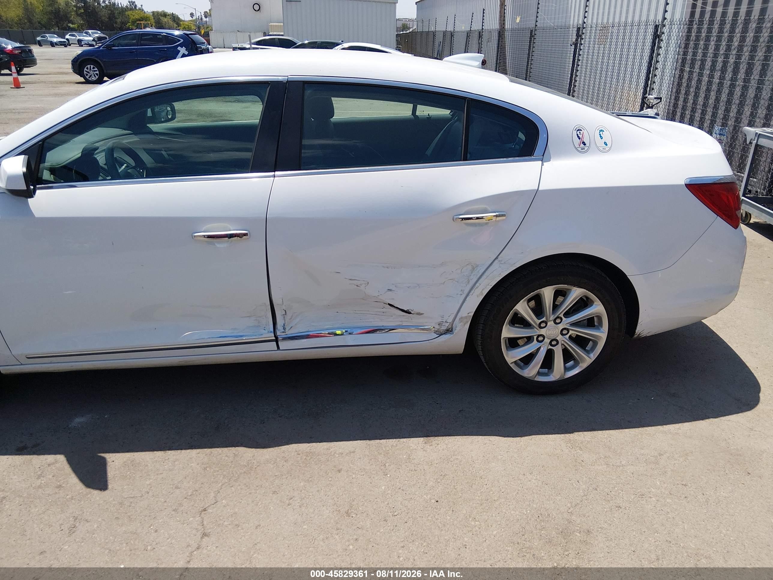 2015 Buick Lacrosse   White vin: 1G4GA5G3XFF152913
