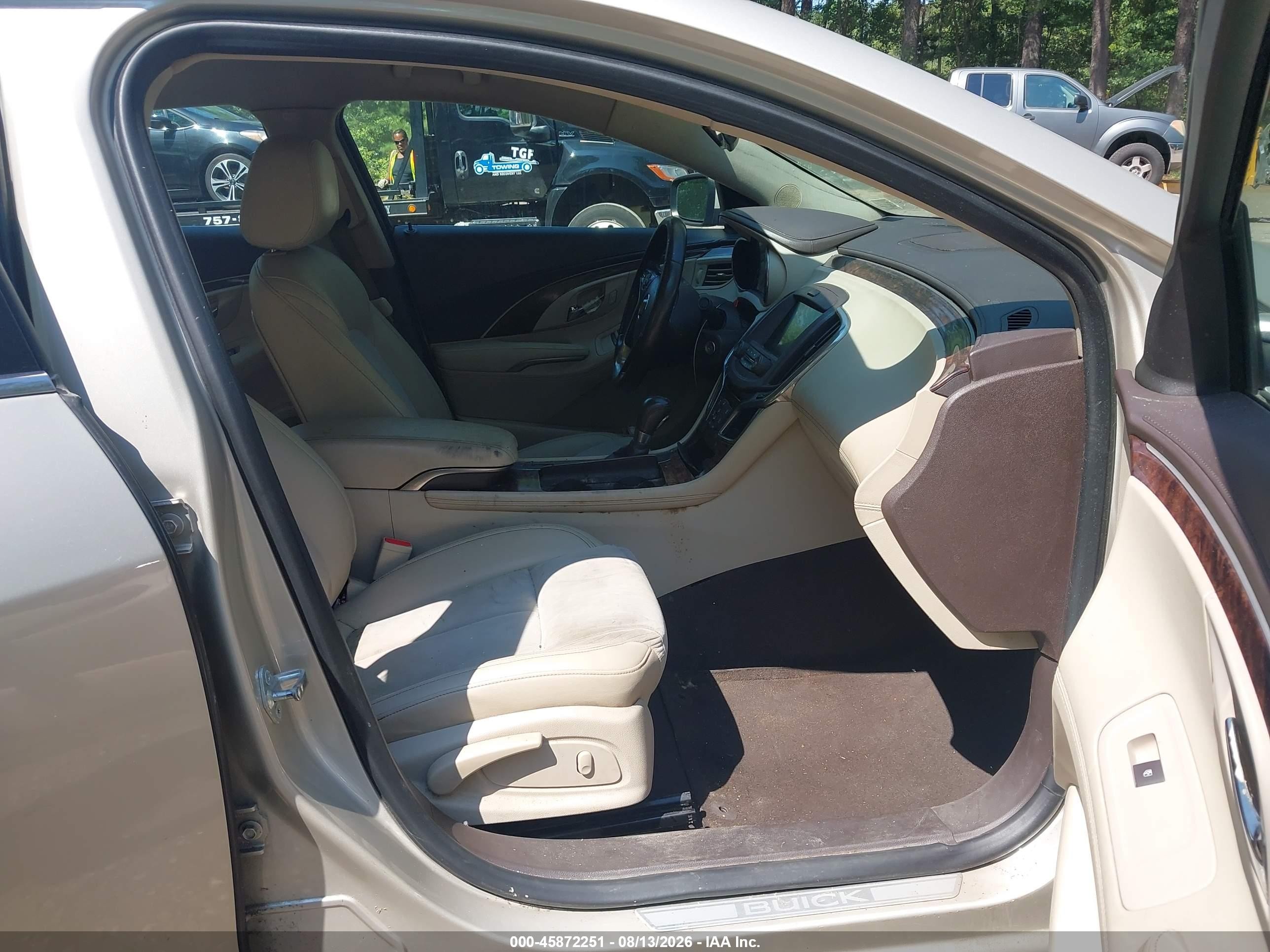 2015 Buick Lacrosse   Beige vin: 1G4GA5G3XFF235130