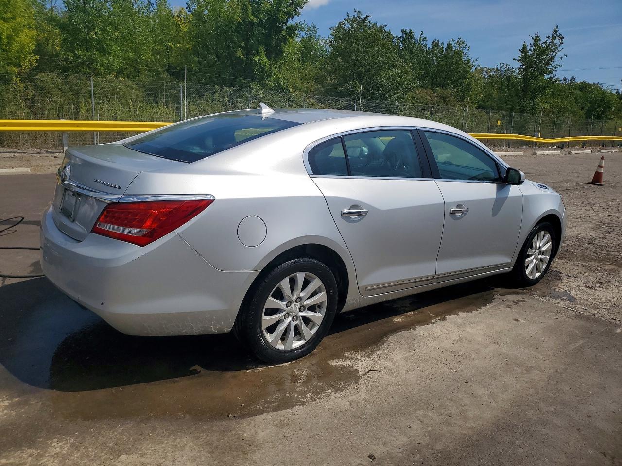 2014 Buick Lacrosse Silver vin: 1G4GA5GR1EF122721