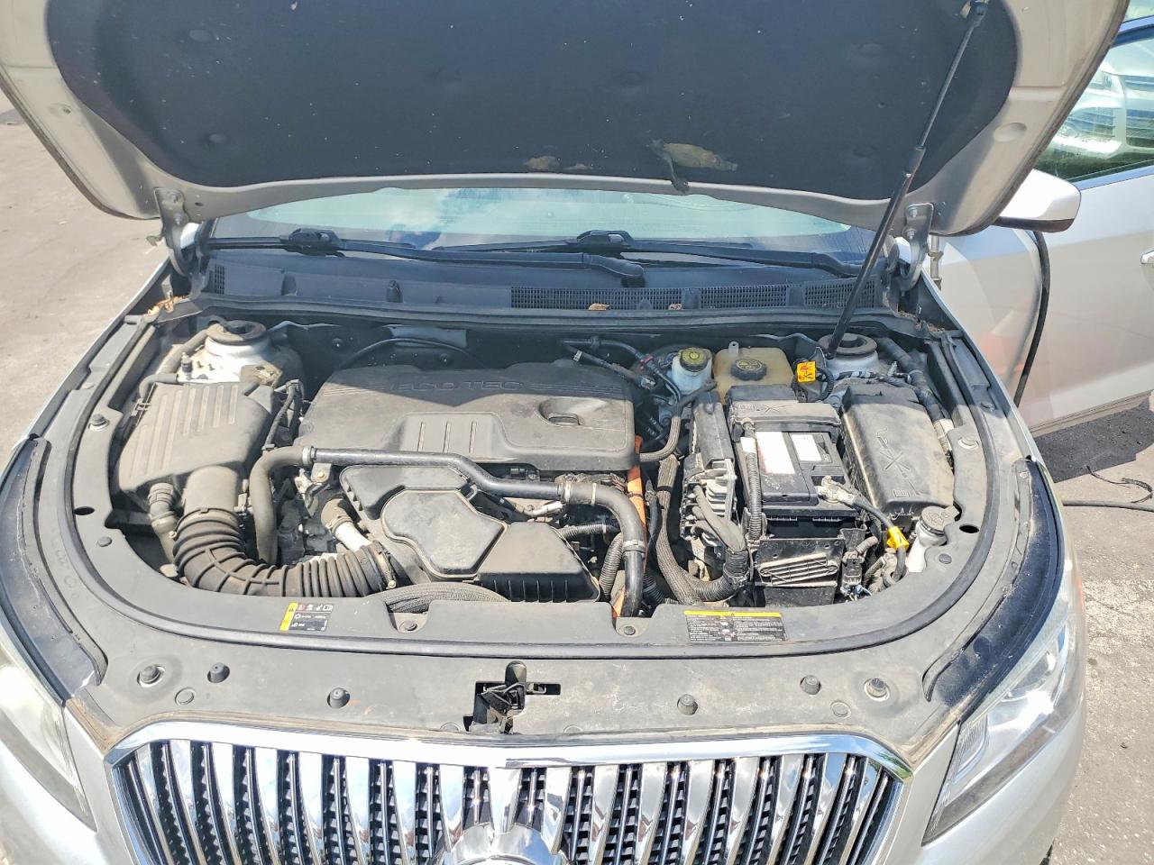 2014 Buick Lacrosse Silver vin: 1G4GA5GR1EF122721