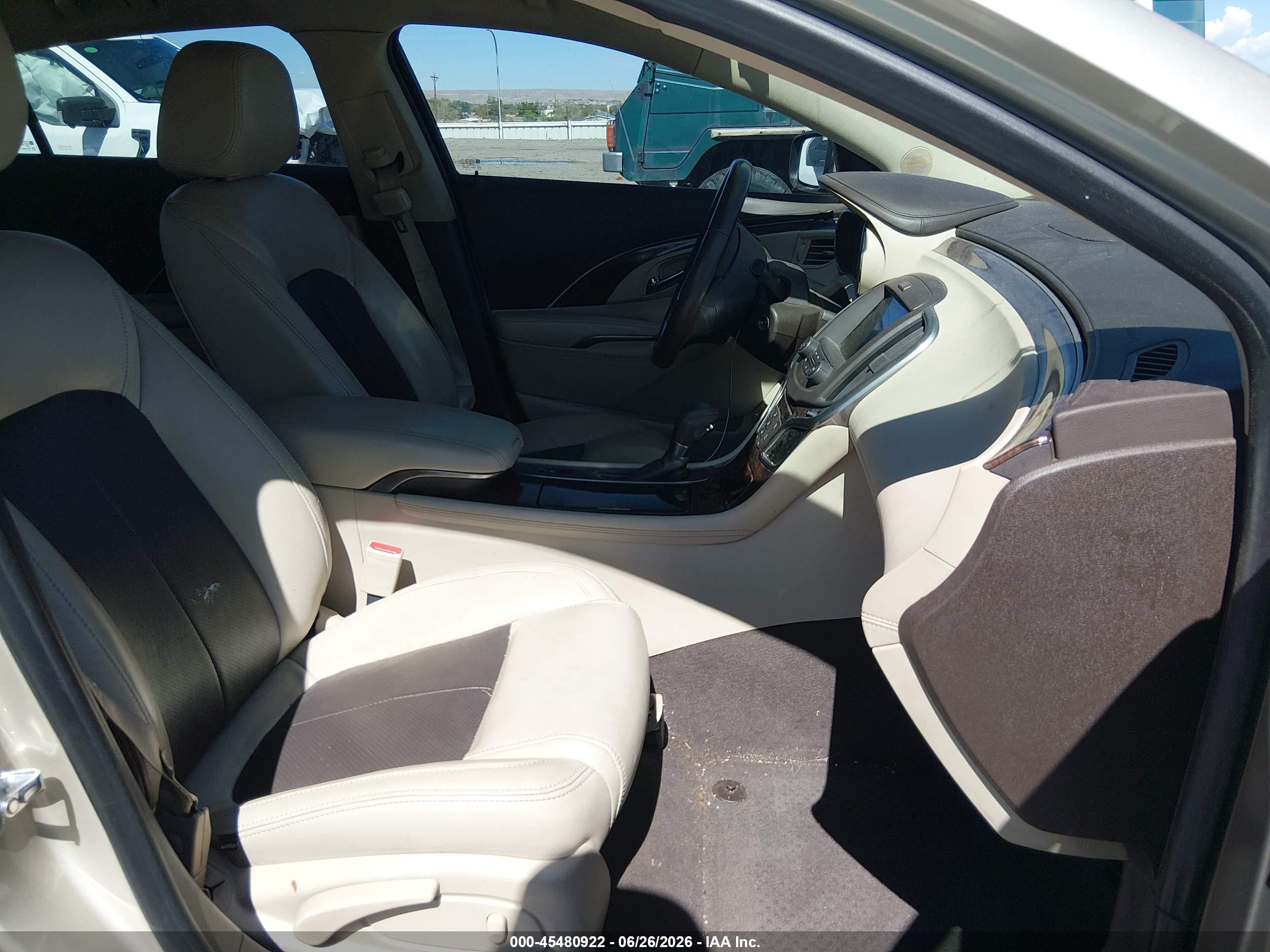 2015 Buick Lacrosse   Beige vin: 1G4GA5GR1FF291025