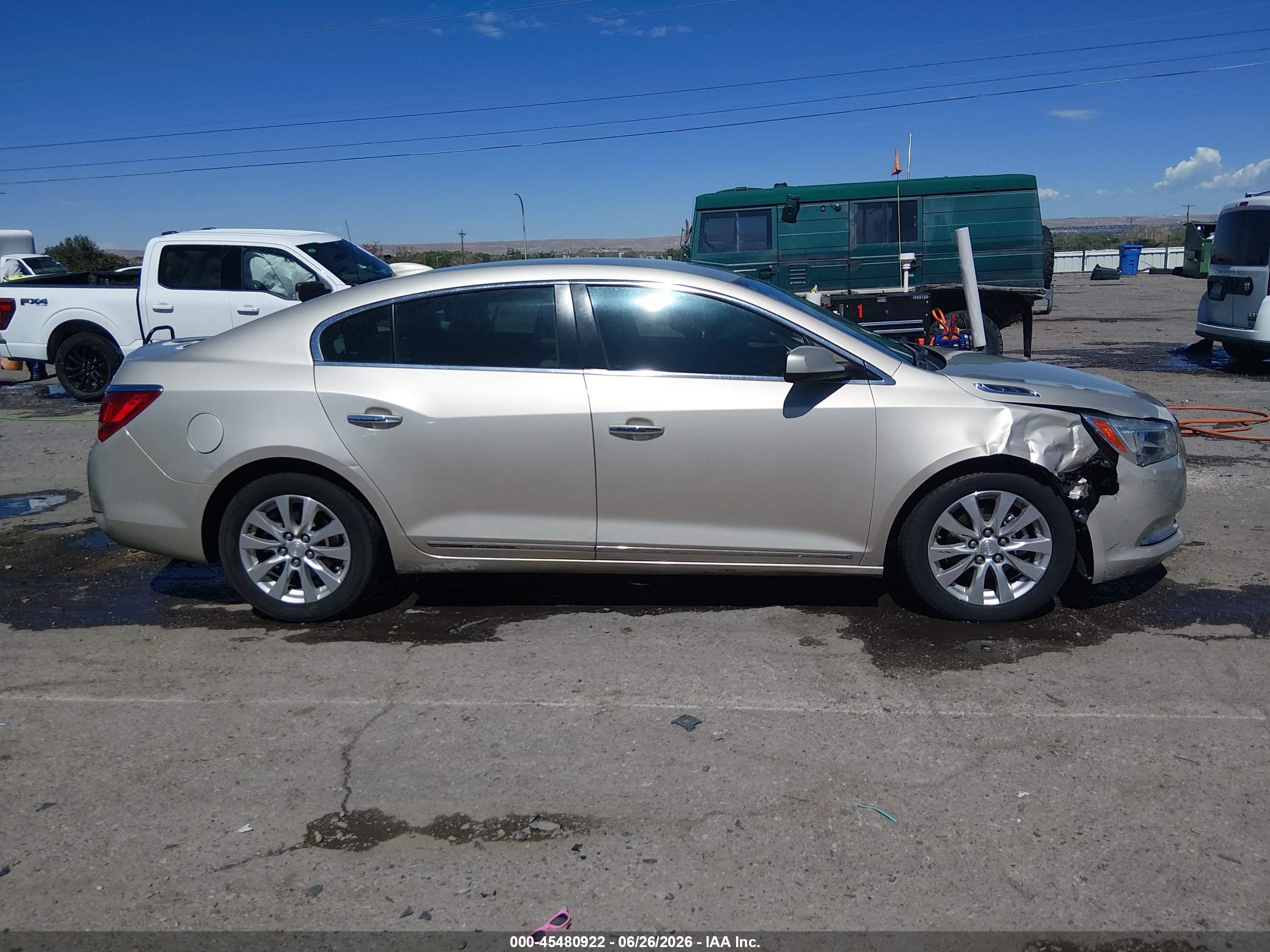 2015 Buick Lacrosse   Beige vin: 1G4GA5GR1FF291025
