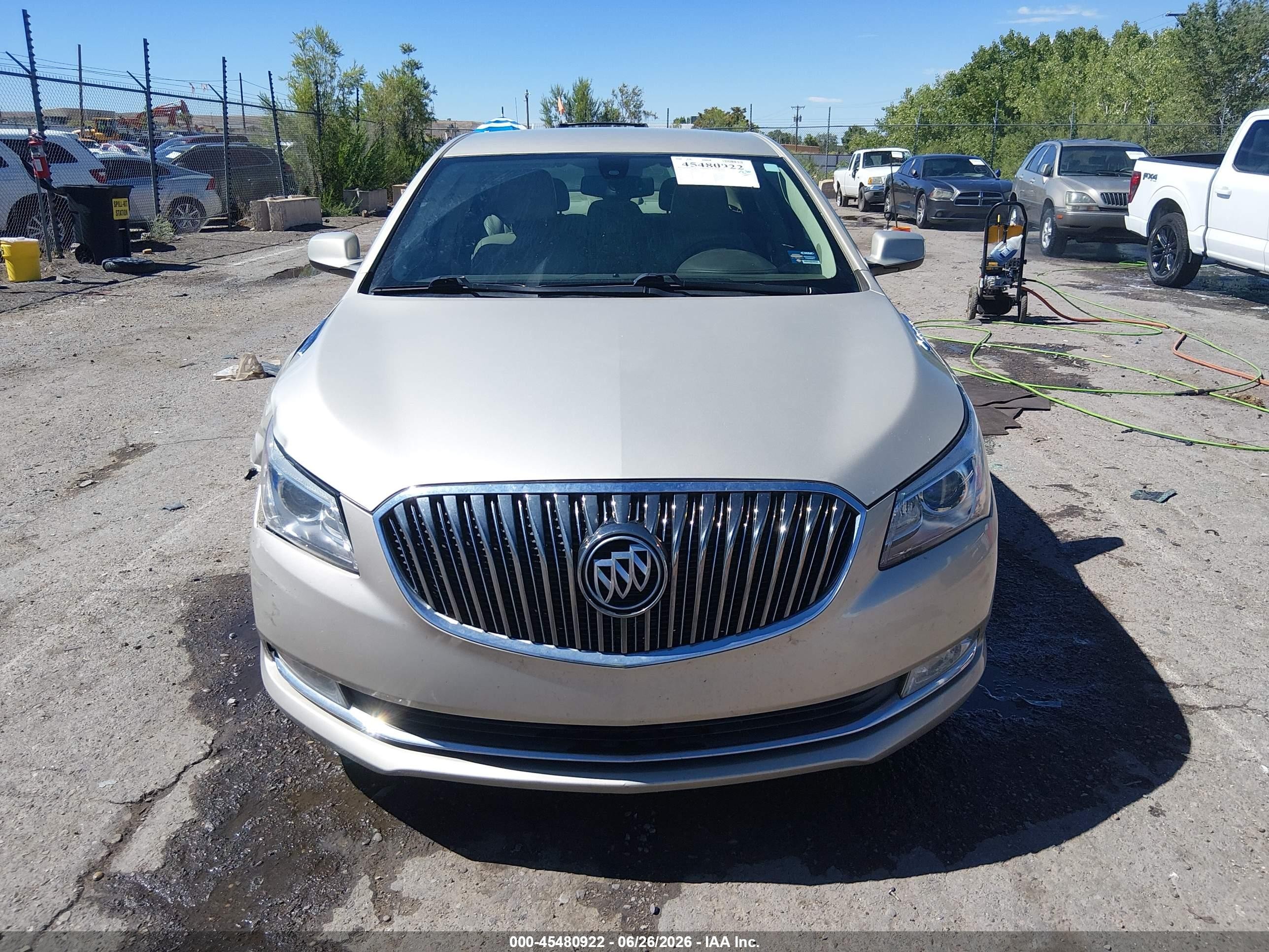 2015 Buick Lacrosse   Beige vin: 1G4GA5GR1FF291025