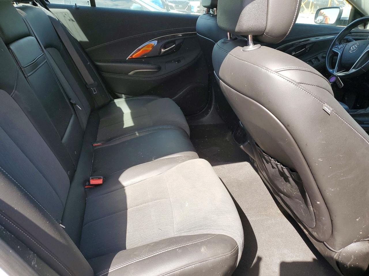 2014 Buick Lacrosse Silver vin: 1G4GA5GR2EF137387