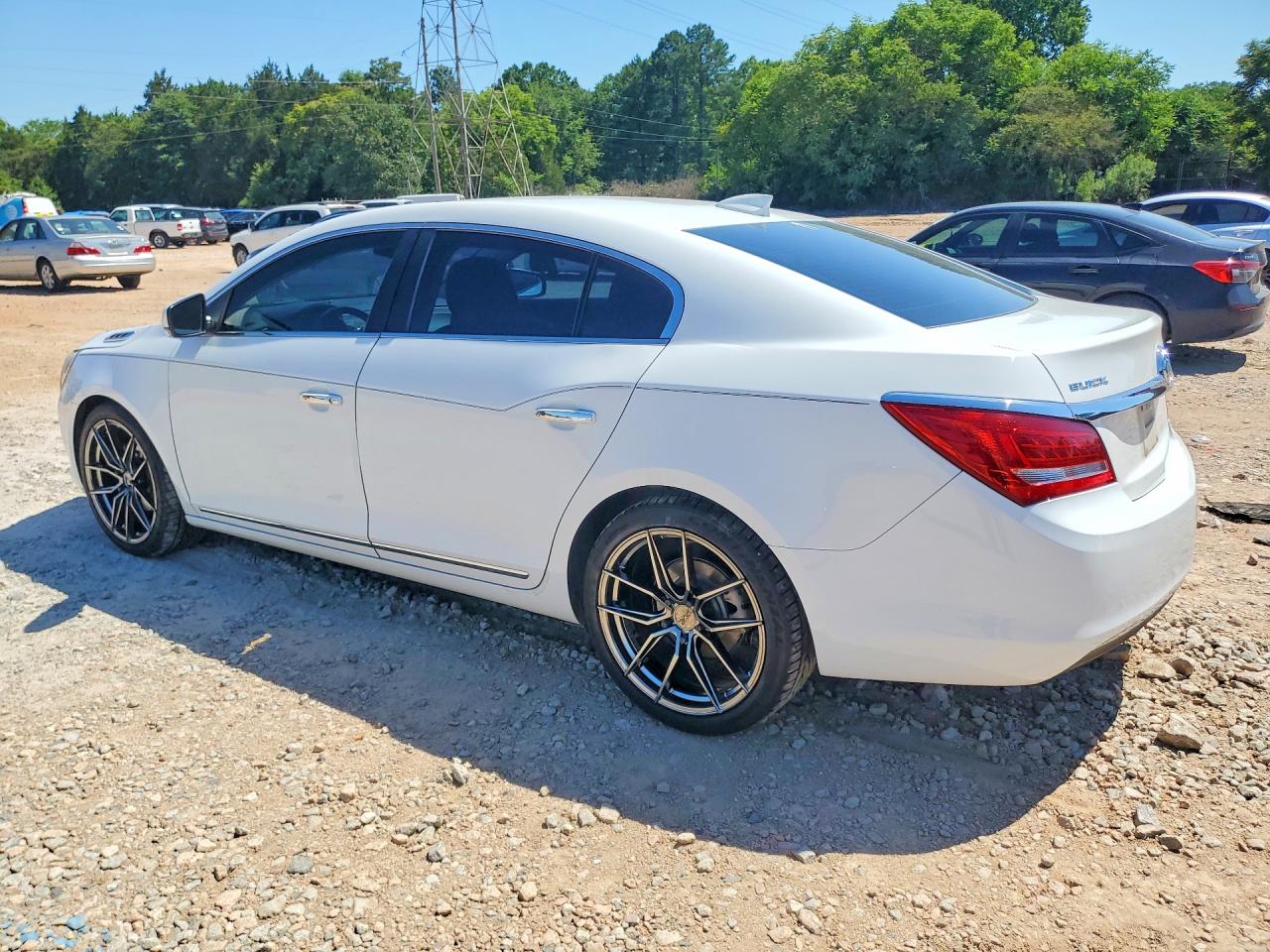 2015 Buick Lacrosse White vin: 1G4GA5GR7FF170595