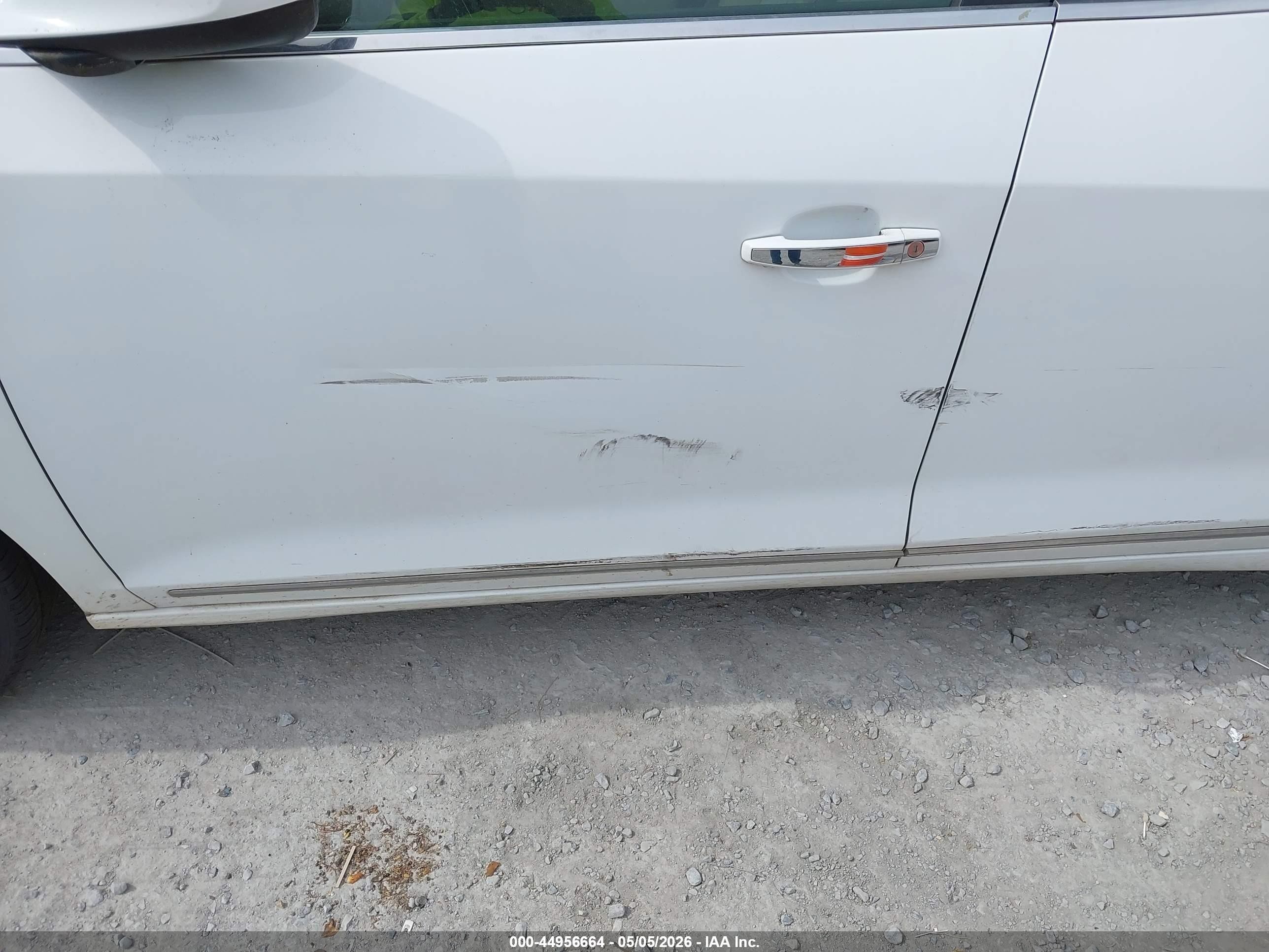 2015 Buick Lacrosse   Белый vin: 1G4GA5GR9FF243014