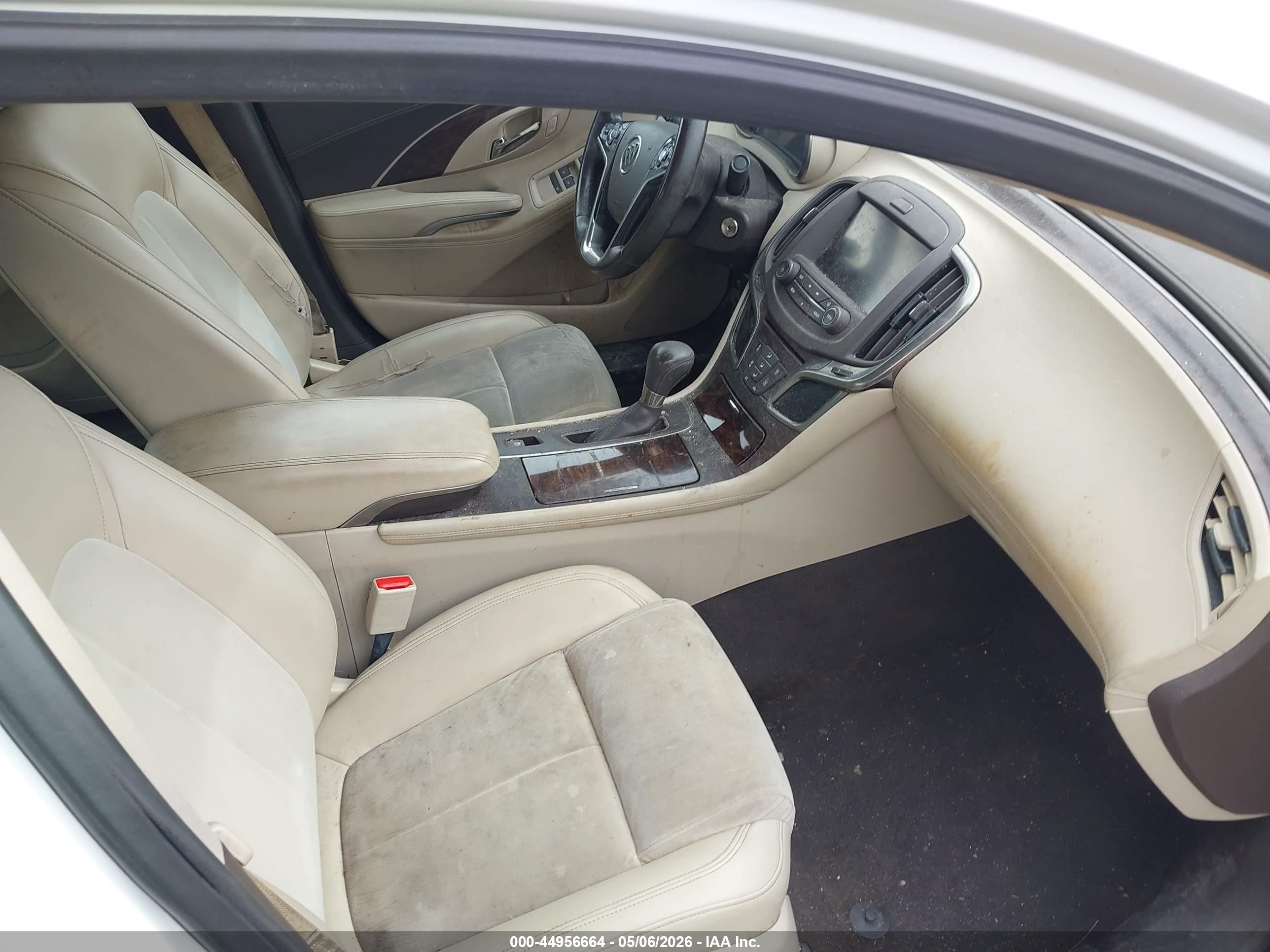 2015 Buick Lacrosse   Белый vin: 1G4GA5GR9FF243014