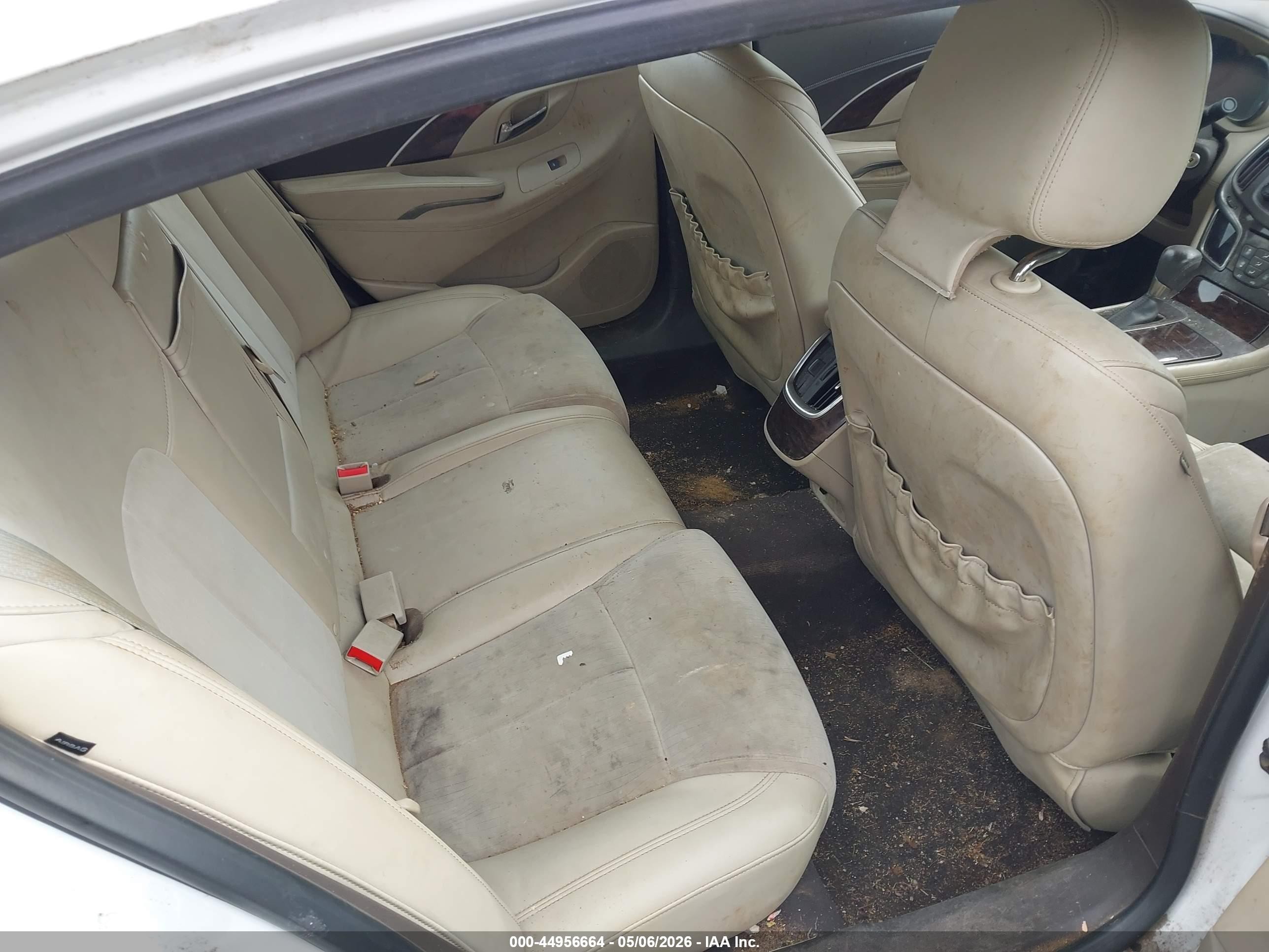 2015 Buick Lacrosse   Белый vin: 1G4GA5GR9FF243014