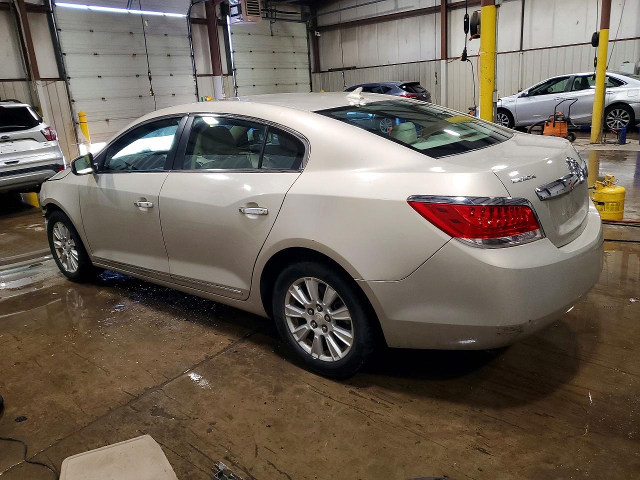 2010 Buick Lacrosse Cx Beige vin: 1G4GB5EG3AF226524