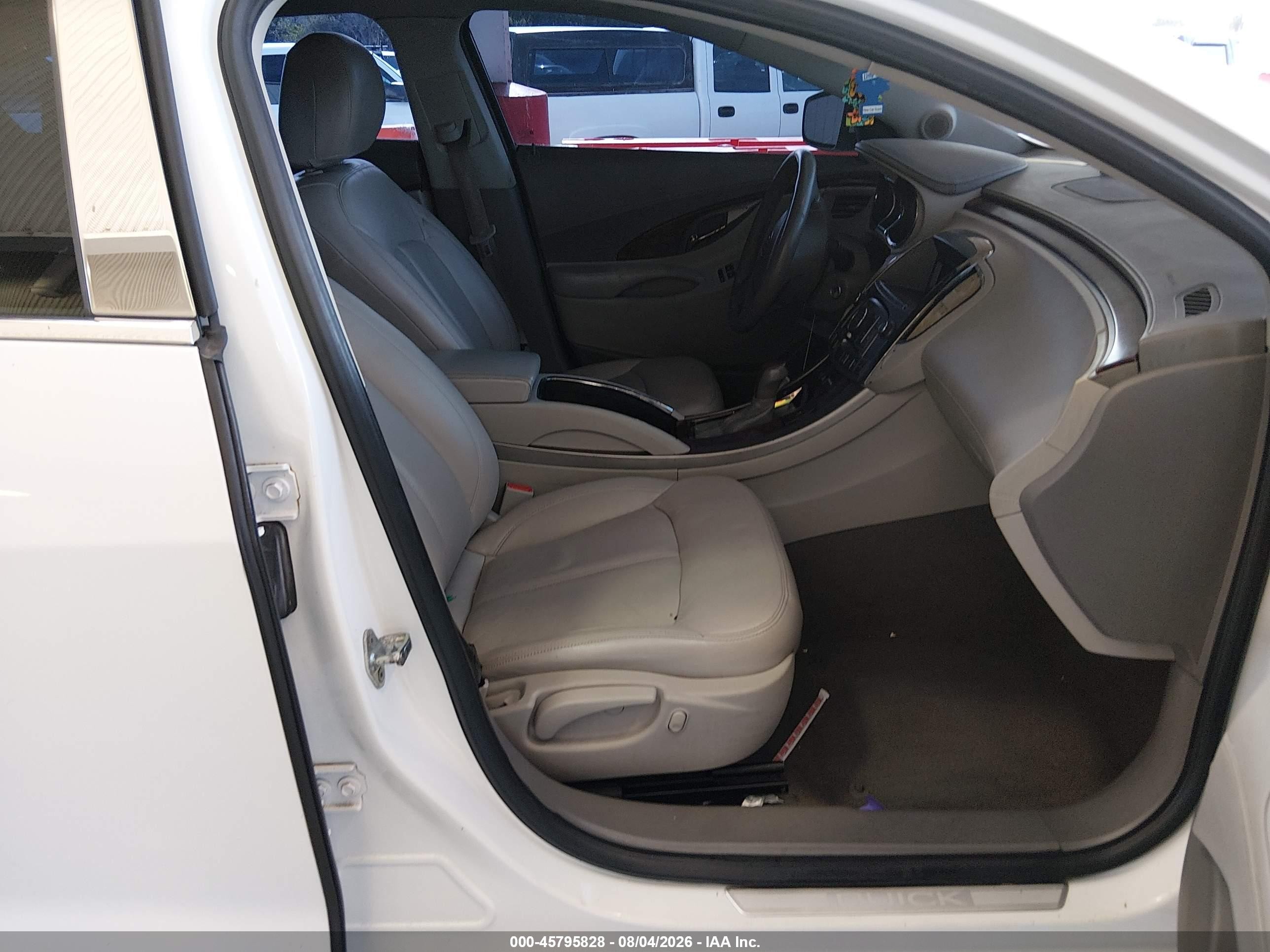2010 Buick Lacrosse Cx White vin: 1G4GB5EG5AF125050