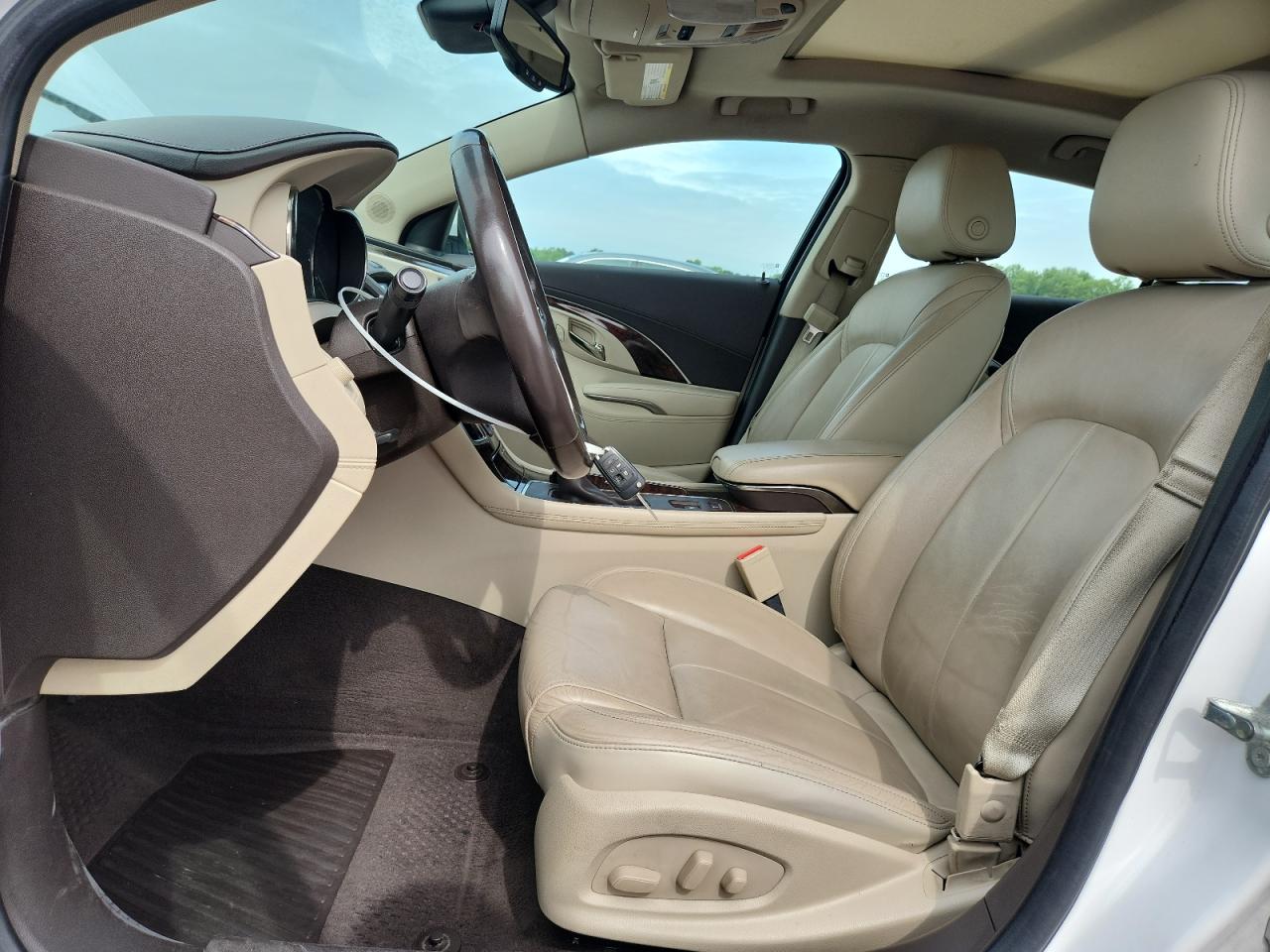 2015 Buick Lacrosse White vin: 1G4GB5G30FF193712