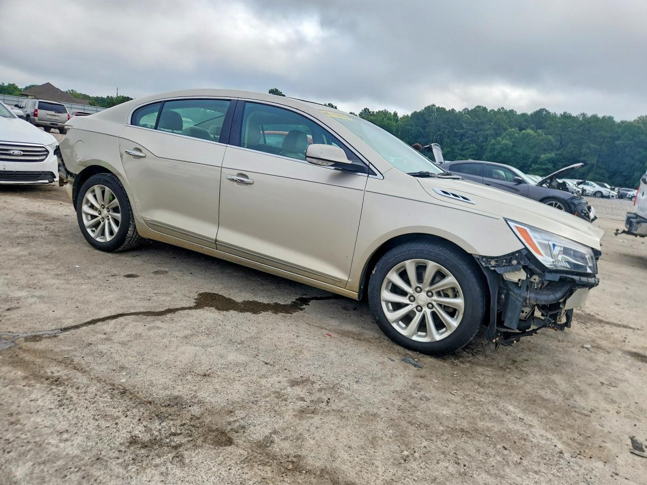 2016 Buick Lacrosse Beige vin: 1G4GB5G30GF124231