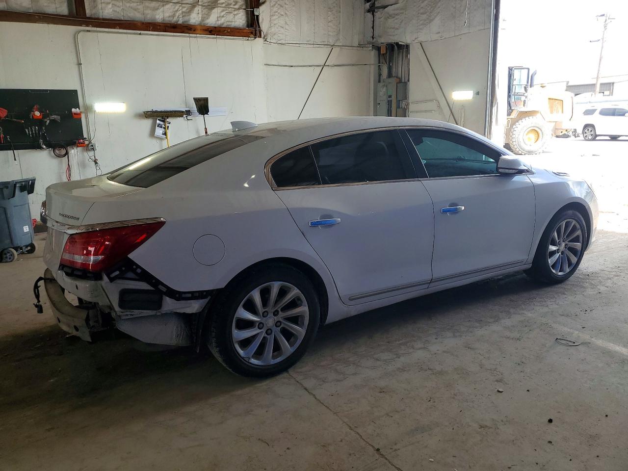 2015 Buick Lacrosse White vin: 1G4GB5G31FF113785