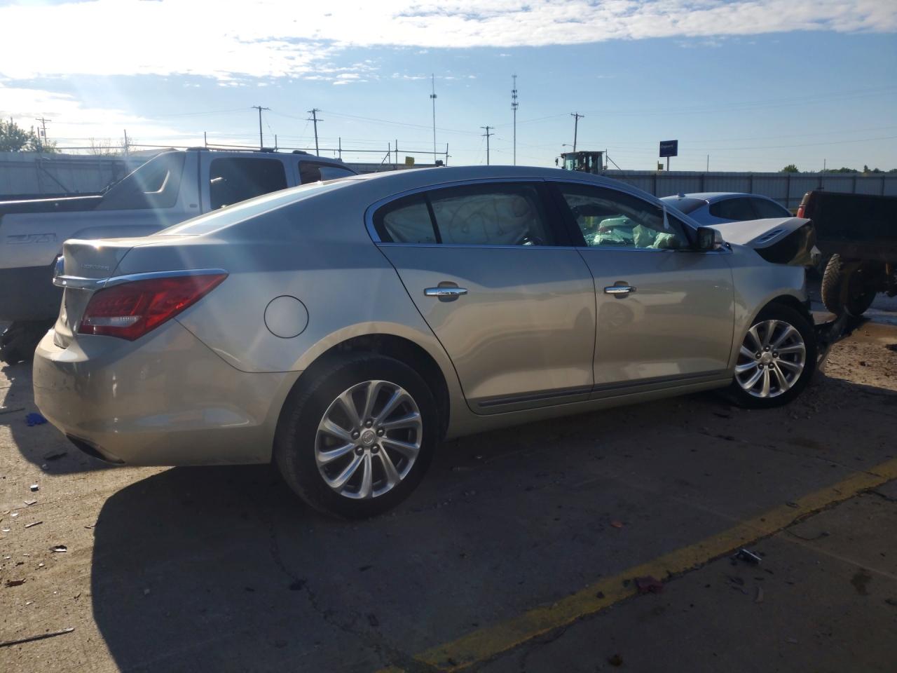2015 Buick Lacrosse Silver vin: 1G4GB5G31FF177809