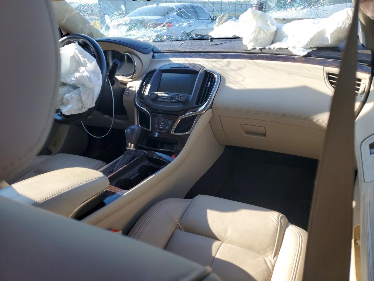 2015 Buick Lacrosse Silver vin: 1G4GB5G31FF177809