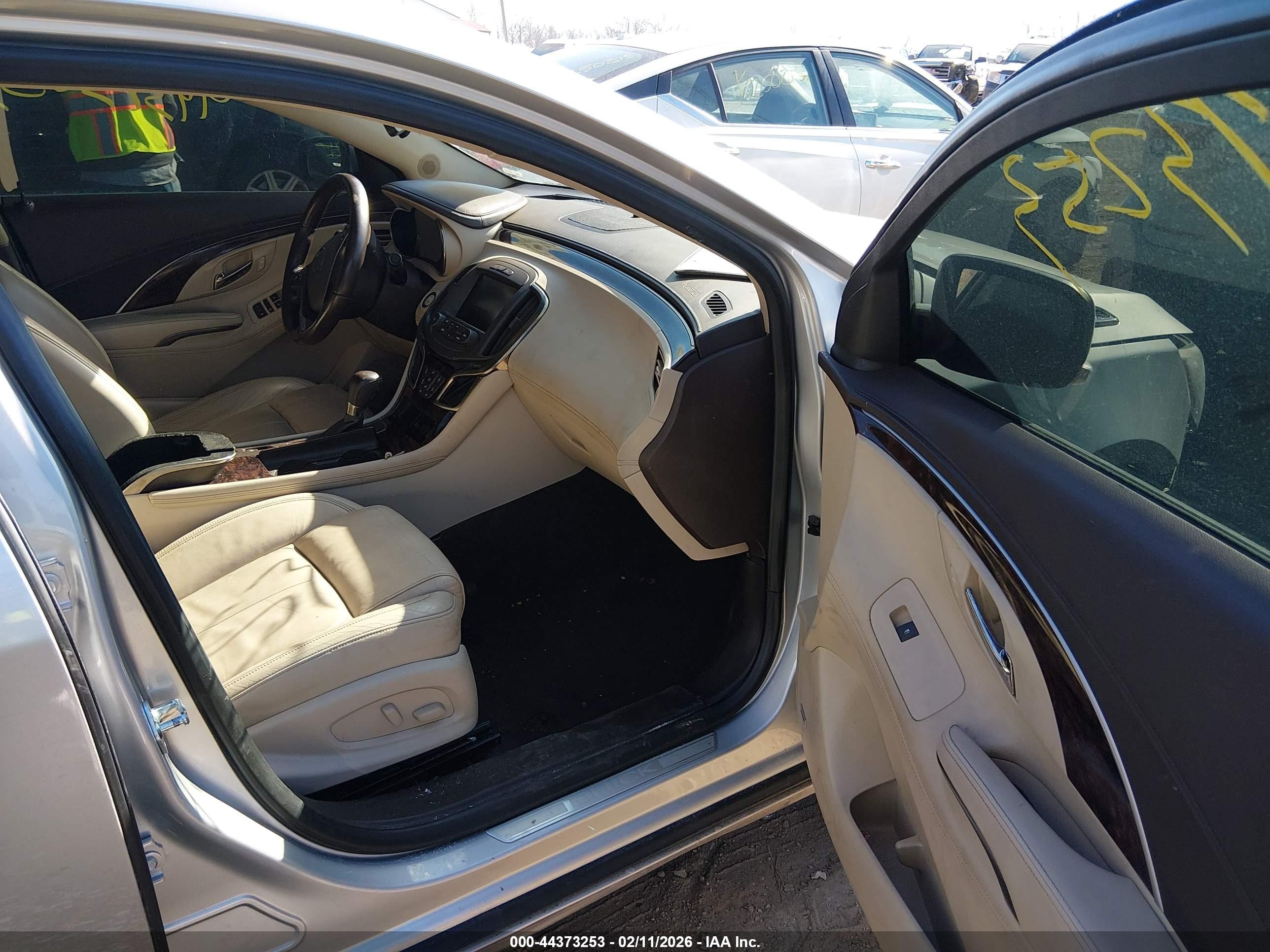 2015 Buick Lacrosse Leather Silver vin: 1G4GB5G31FF291602