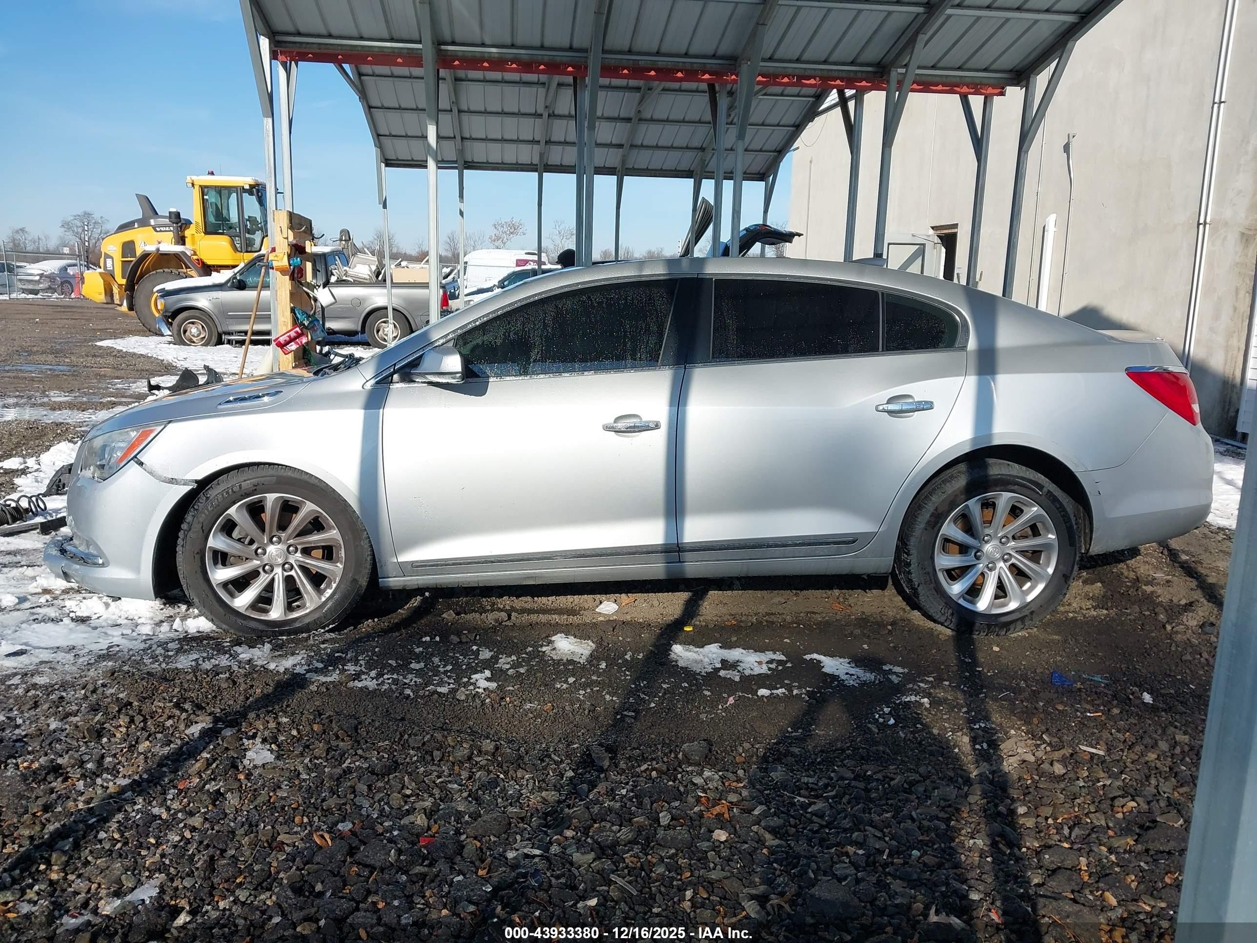 2015 Buick Lacrosse Leather Silver vin: 1G4GB5G32FF119367