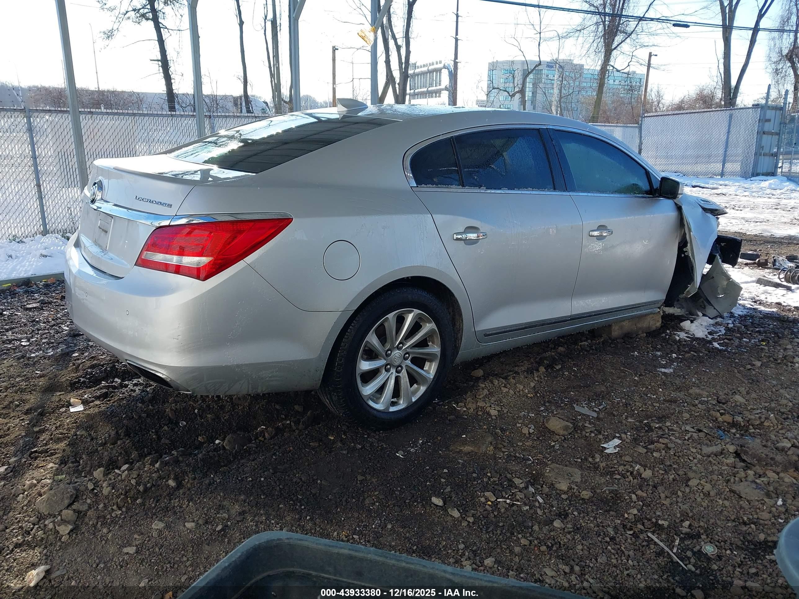 2015 Buick Lacrosse Leather Silver vin: 1G4GB5G32FF119367