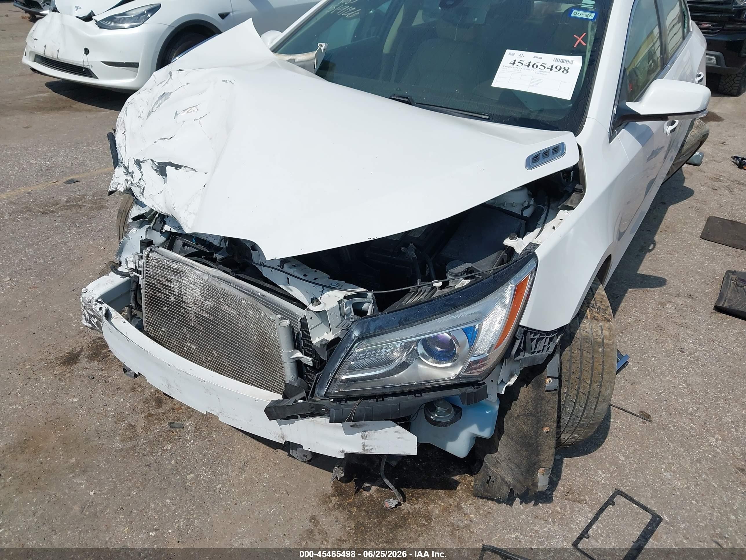 2015 Buick Lacrosse   White vin: 1G4GB5G32FF166995