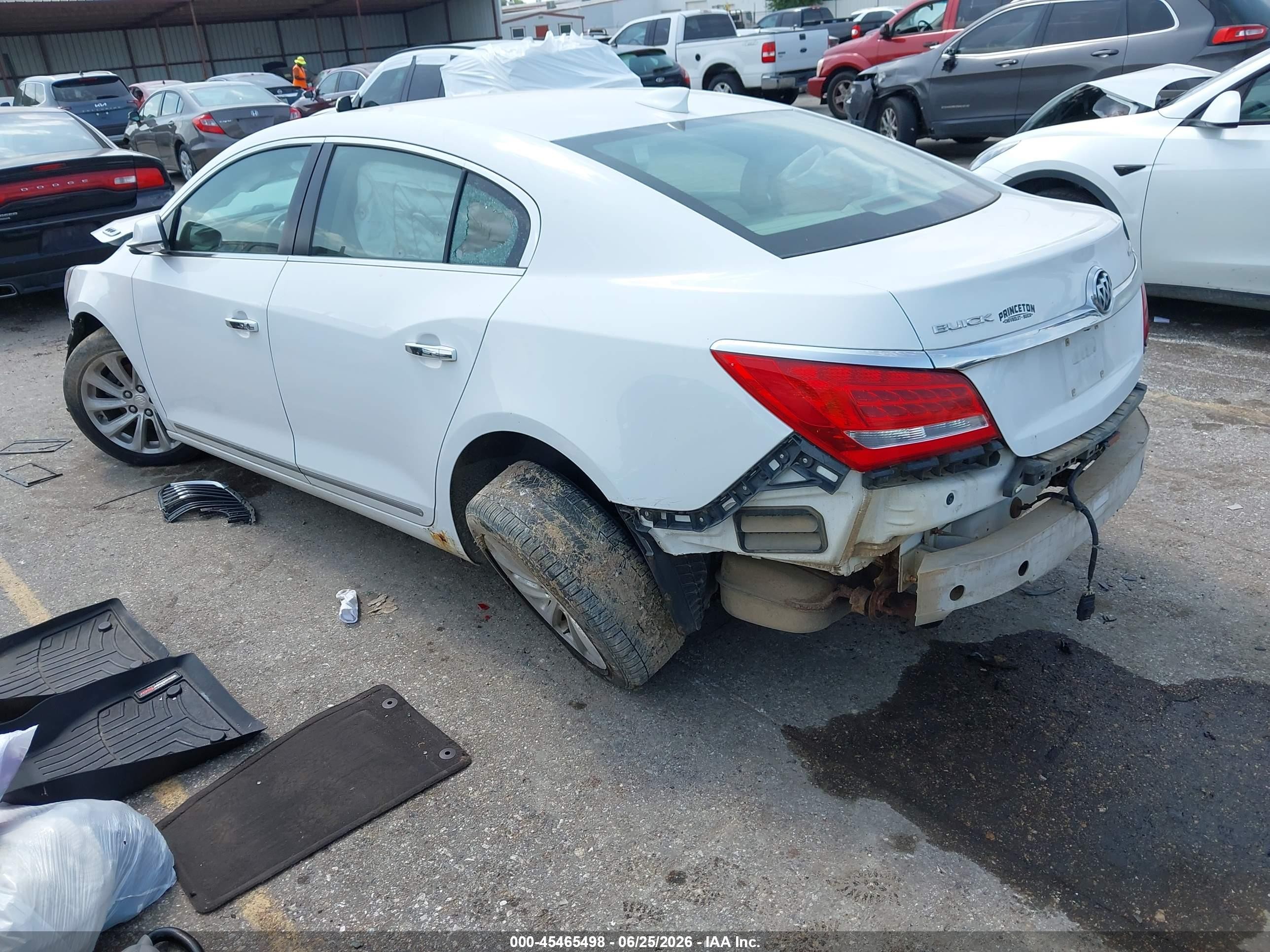 2015 Buick Lacrosse   White vin: 1G4GB5G32FF166995